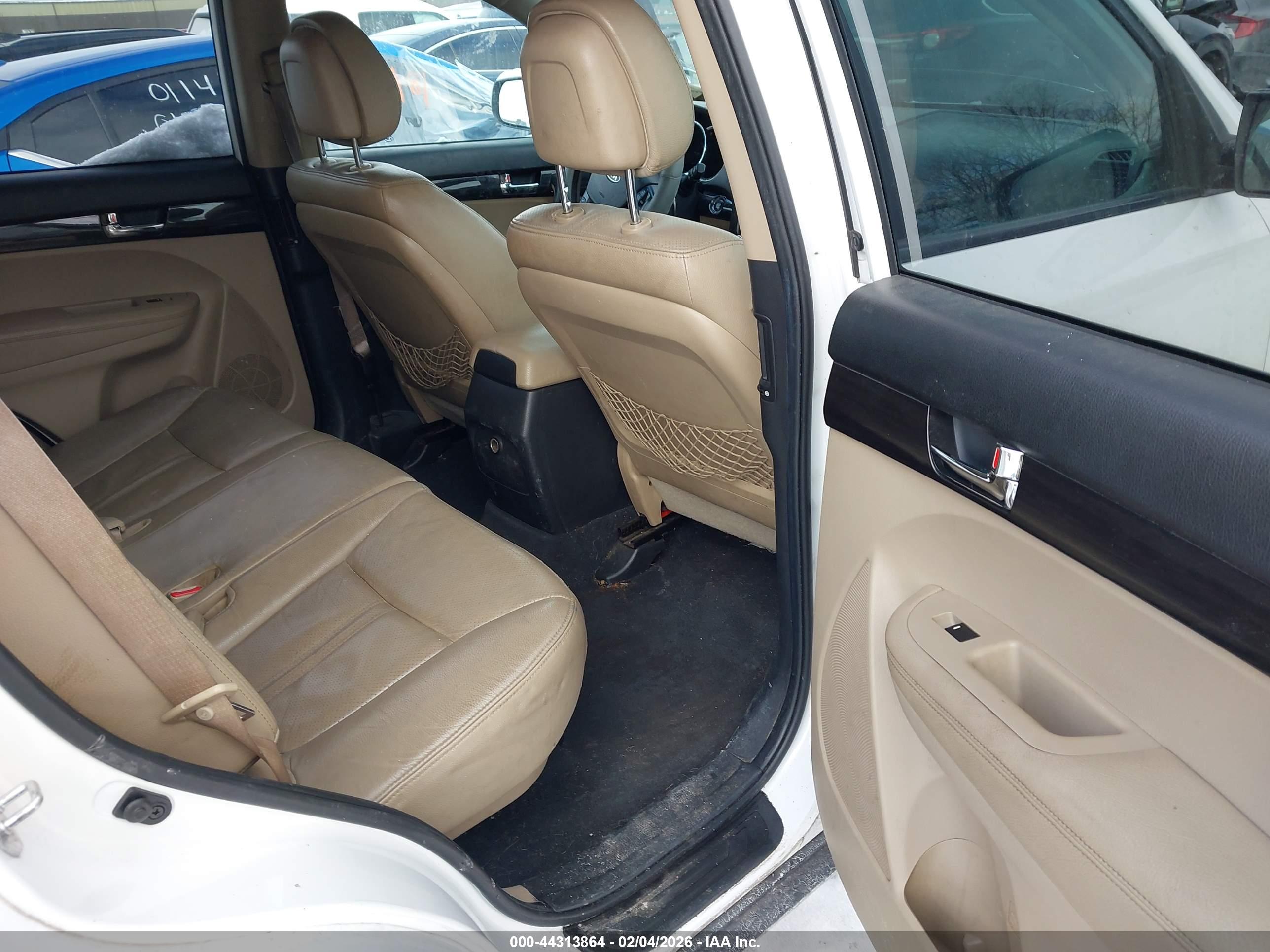 KIA SORENTO image 8