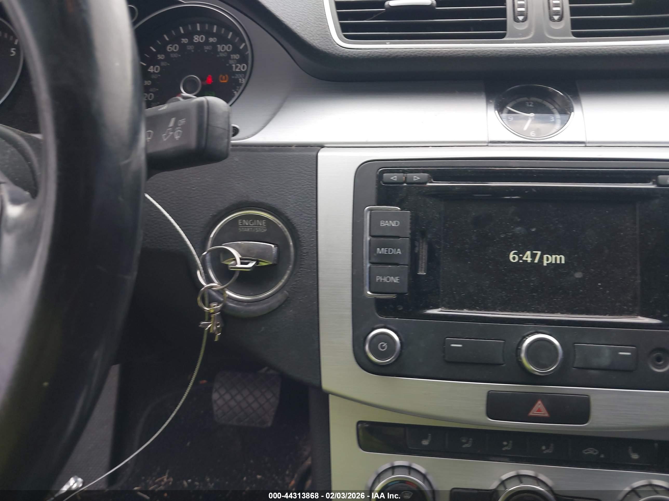VOLKSWAGEN CC image 11