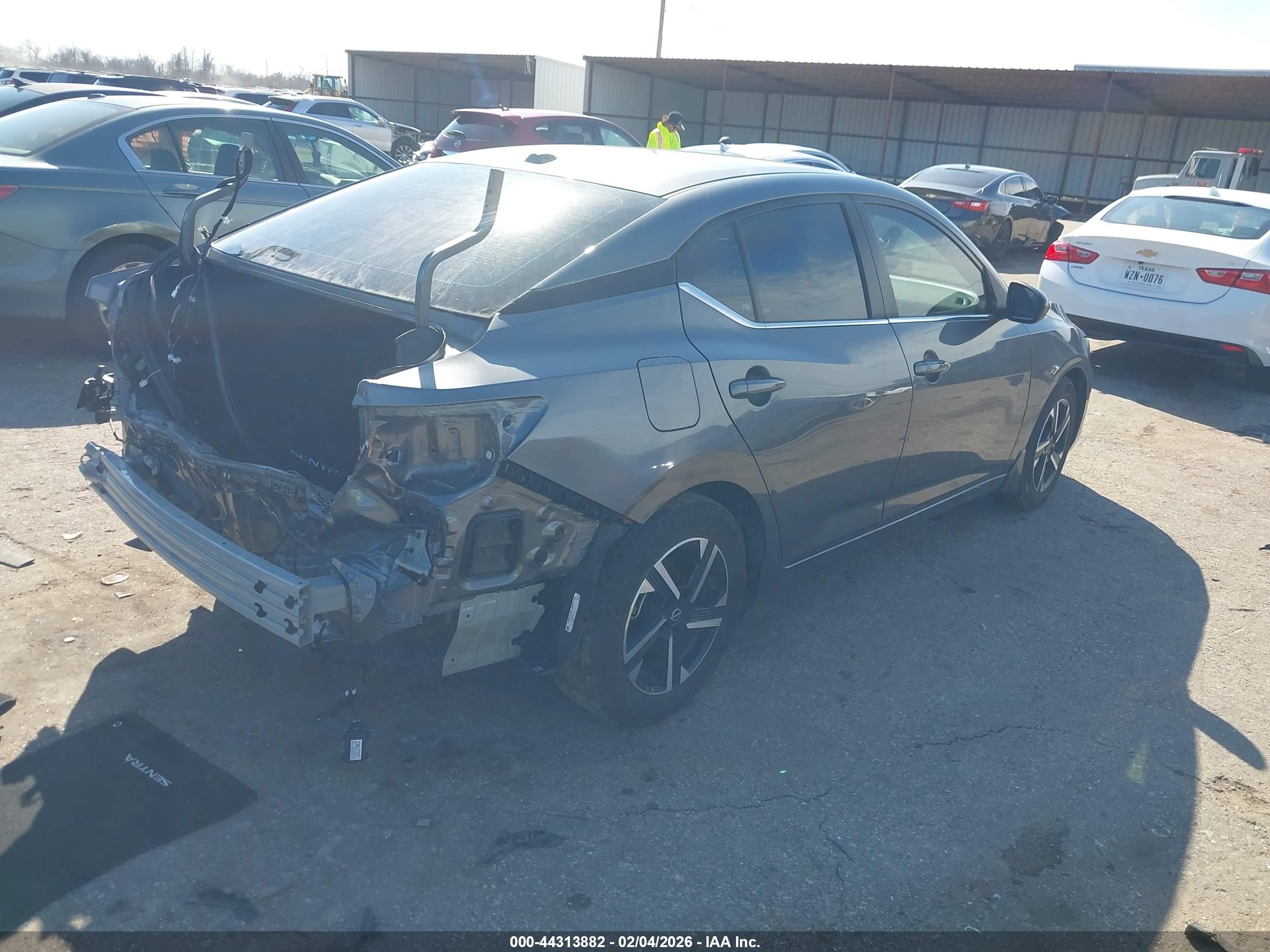 NISSAN SENTRA image 4