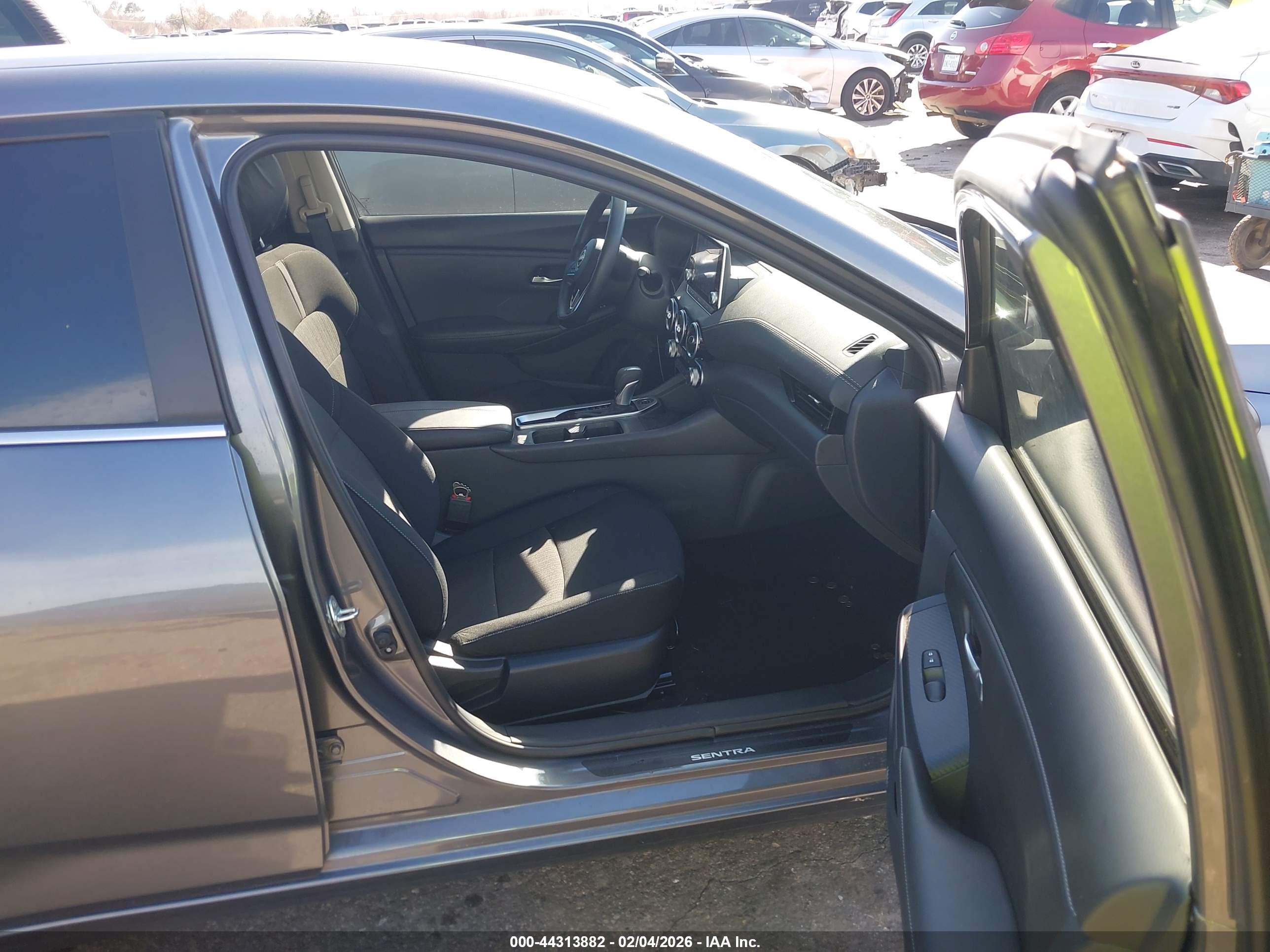 NISSAN SENTRA image 5