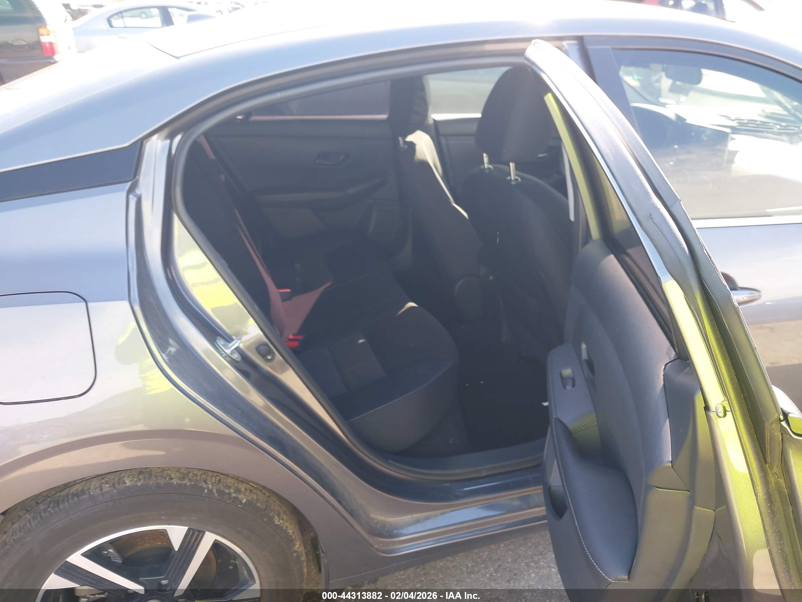 NISSAN SENTRA image 8