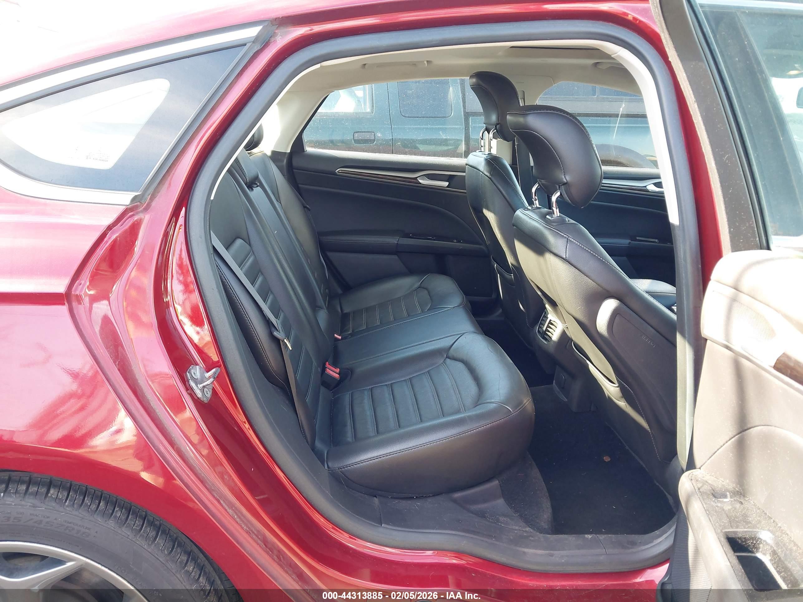 FORD FUSION image 8