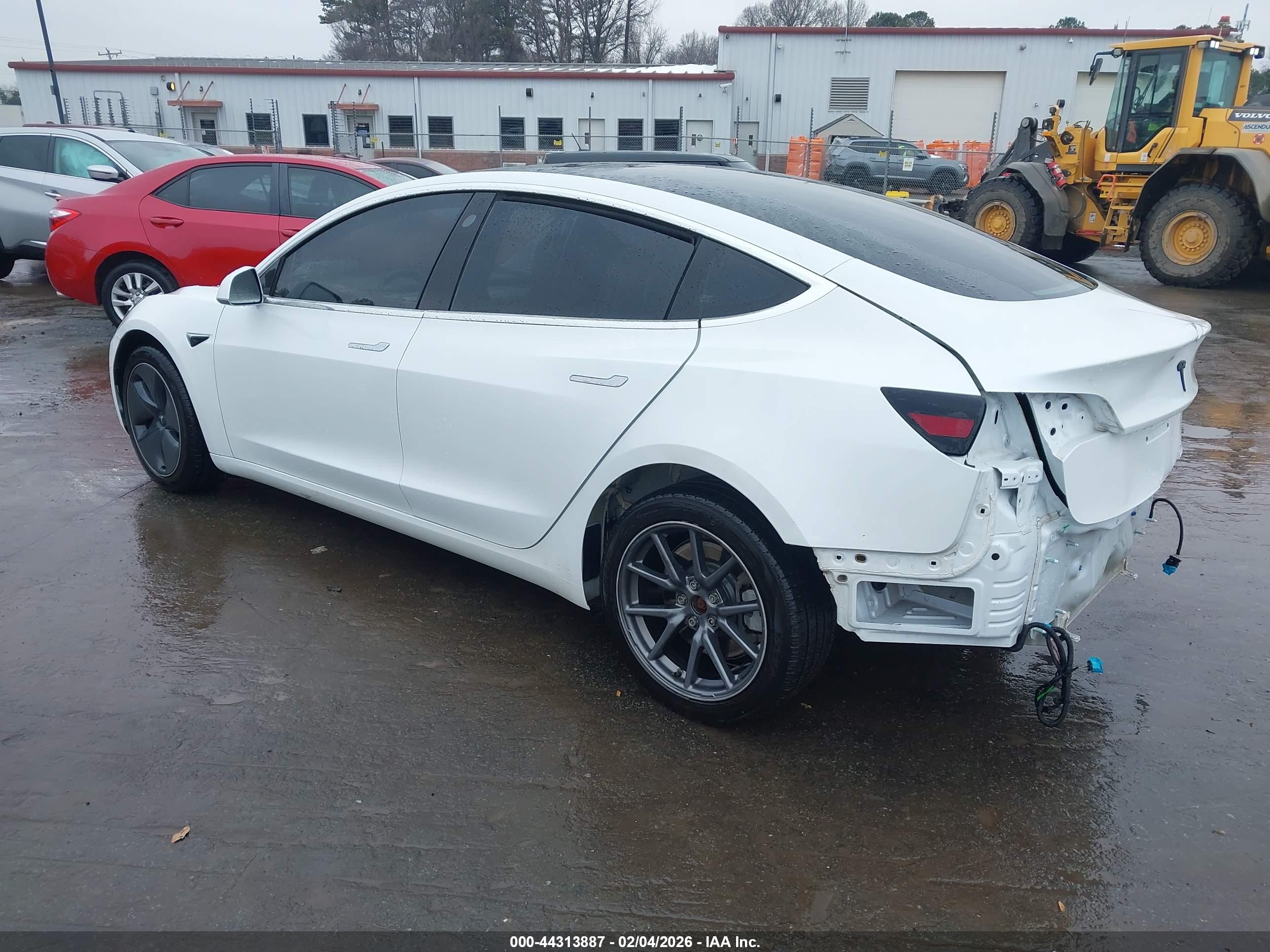TESLA MODEL image 3