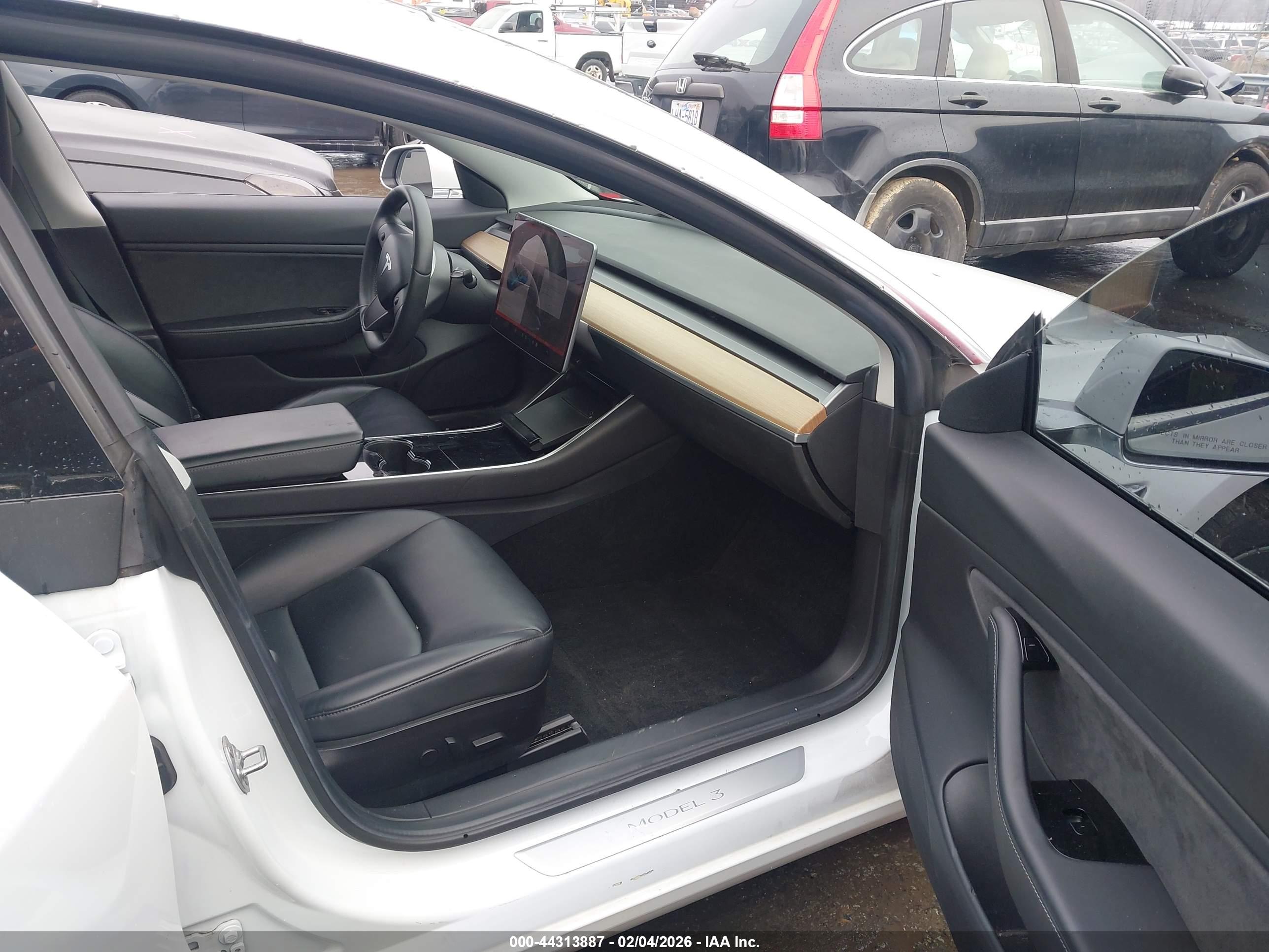 TESLA MODEL image 5