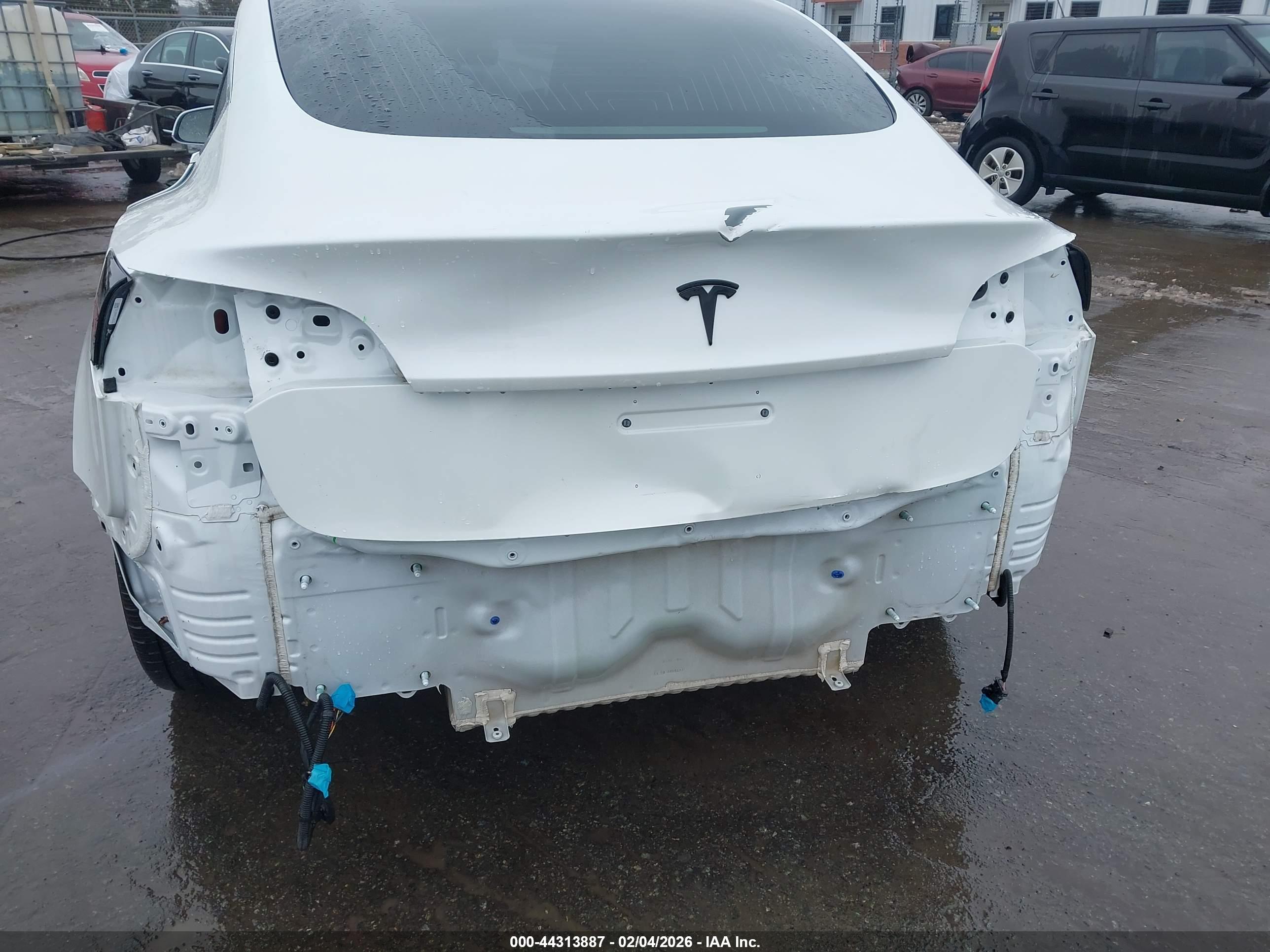 TESLA MODEL image 6
