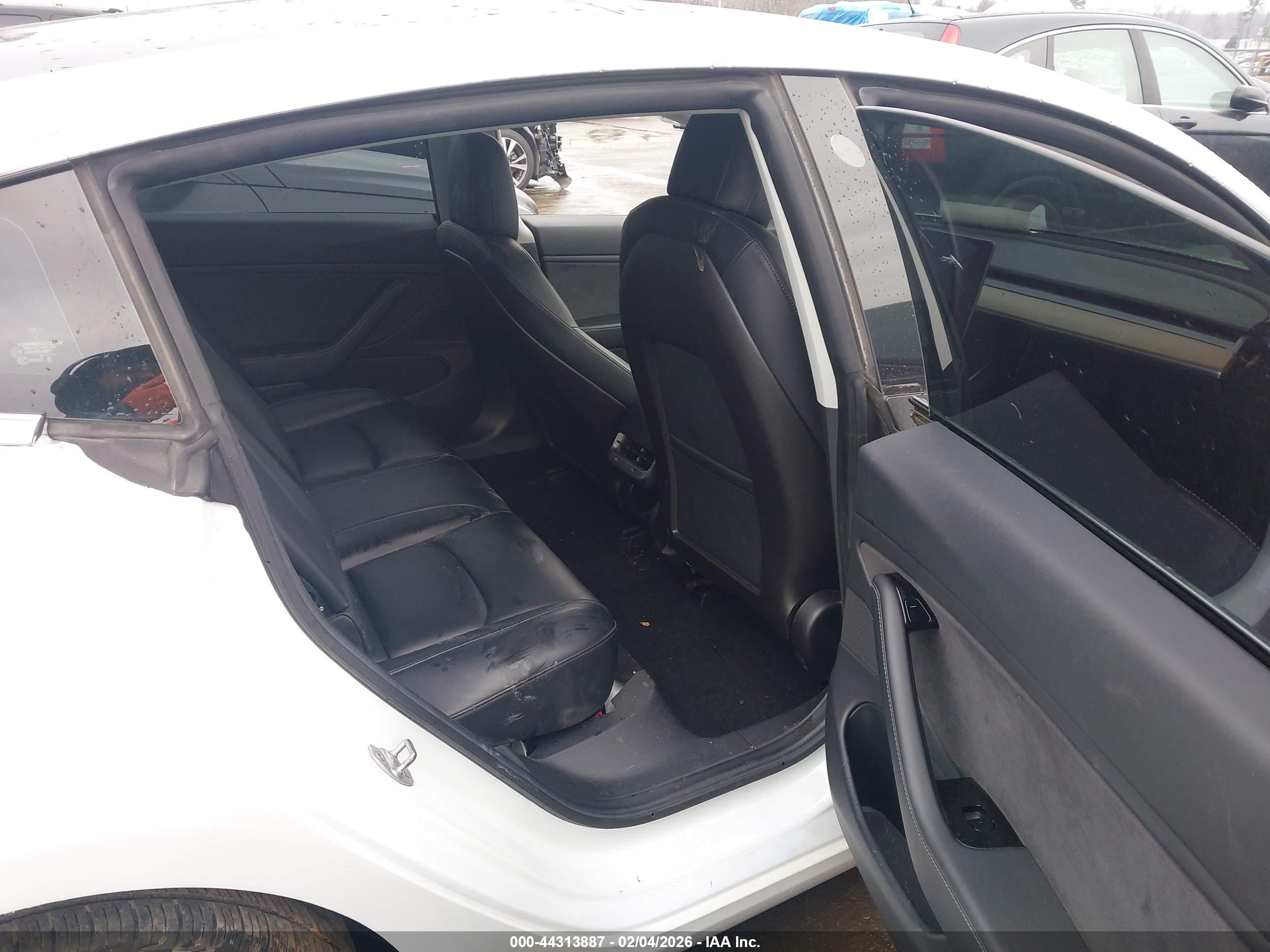 TESLA MODEL image 8