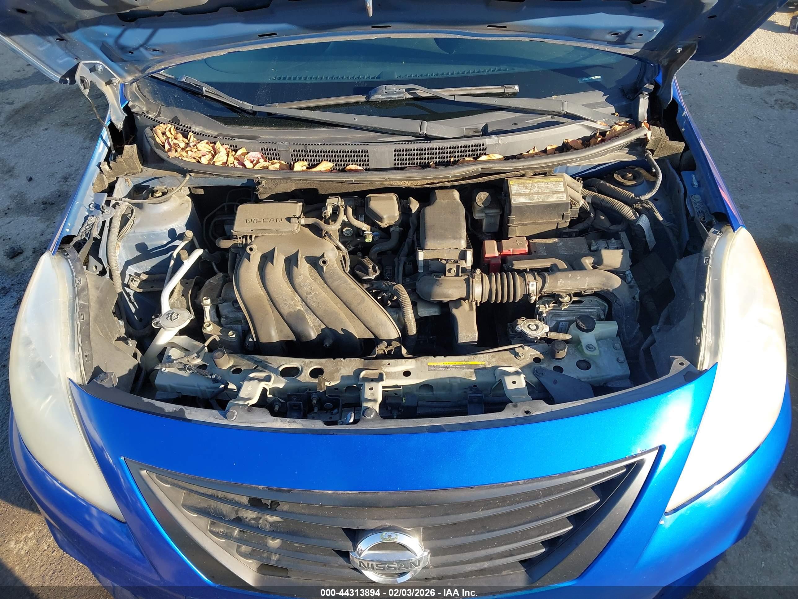 NISSAN VERSA image 10