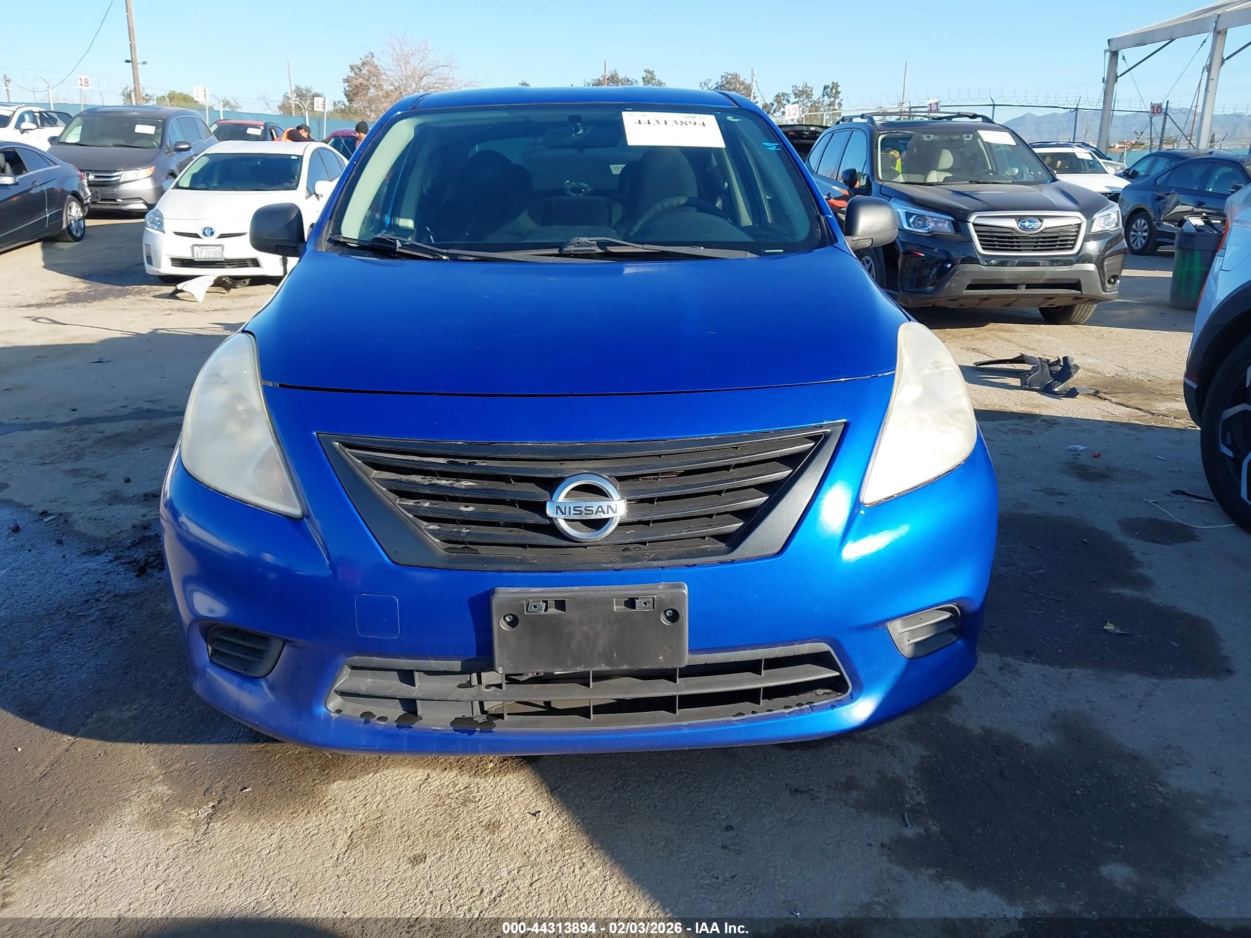 NISSAN VERSA image 6