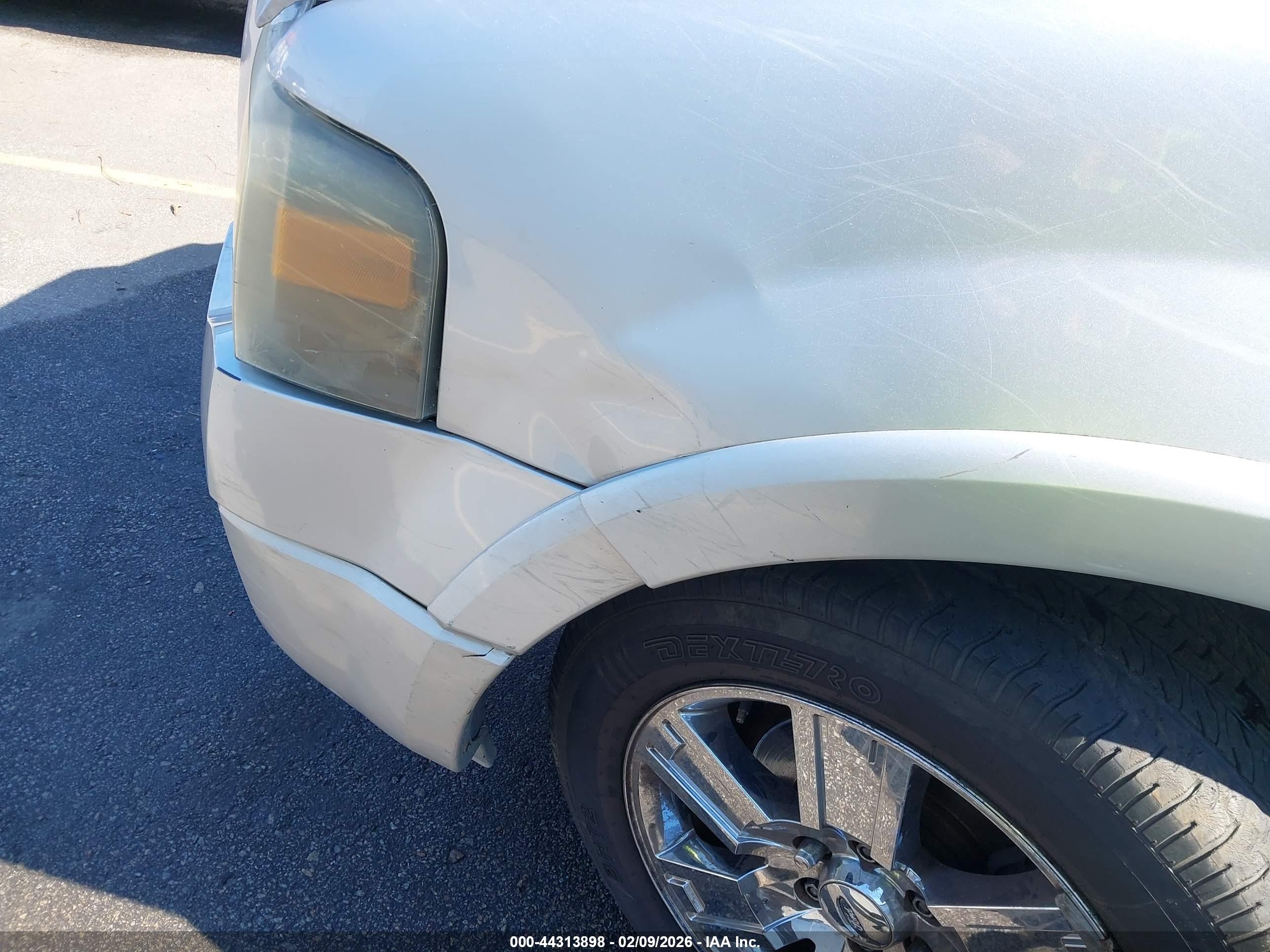 FORD EXPEDITION image 6