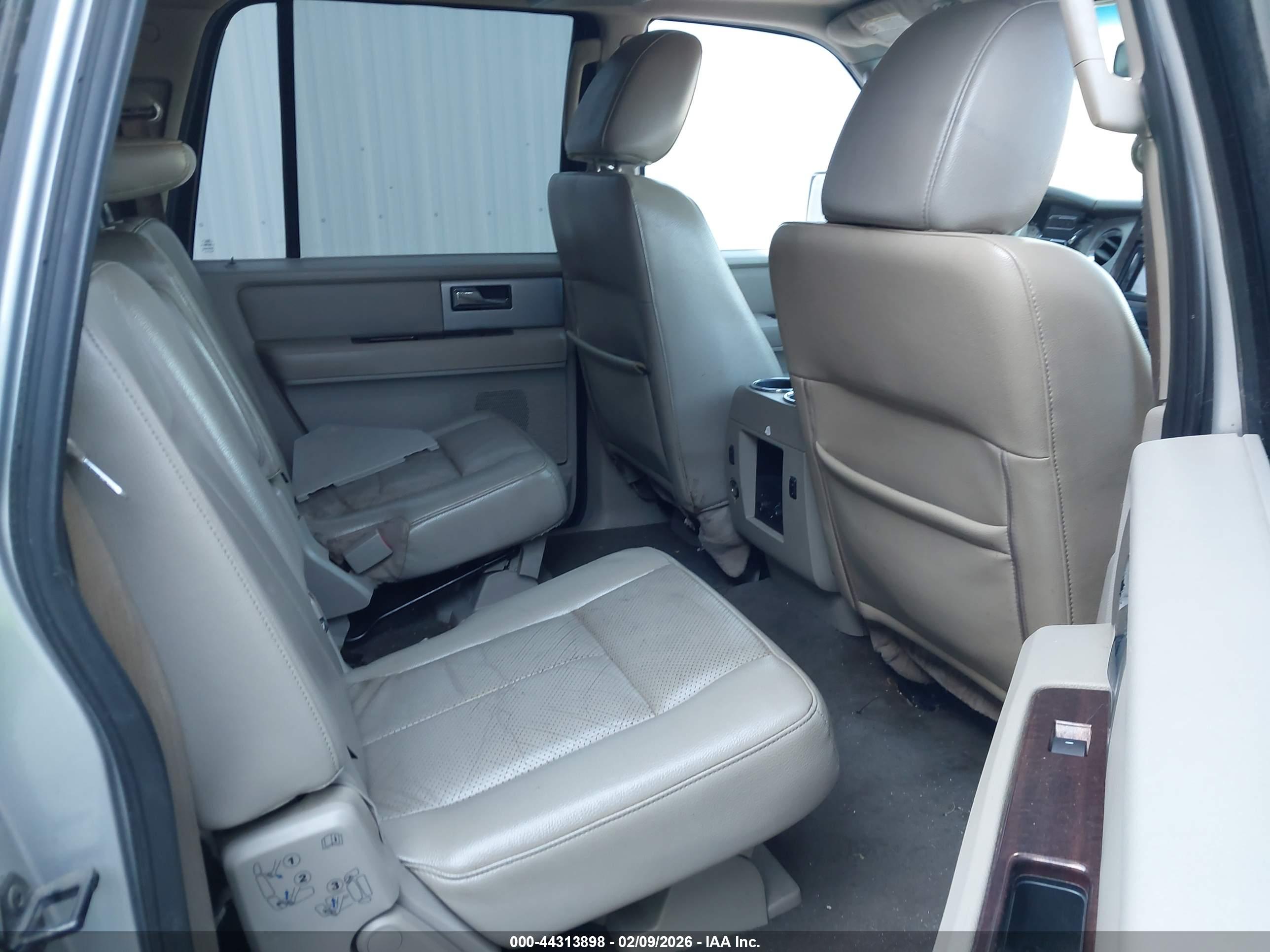 FORD EXPEDITION image 8