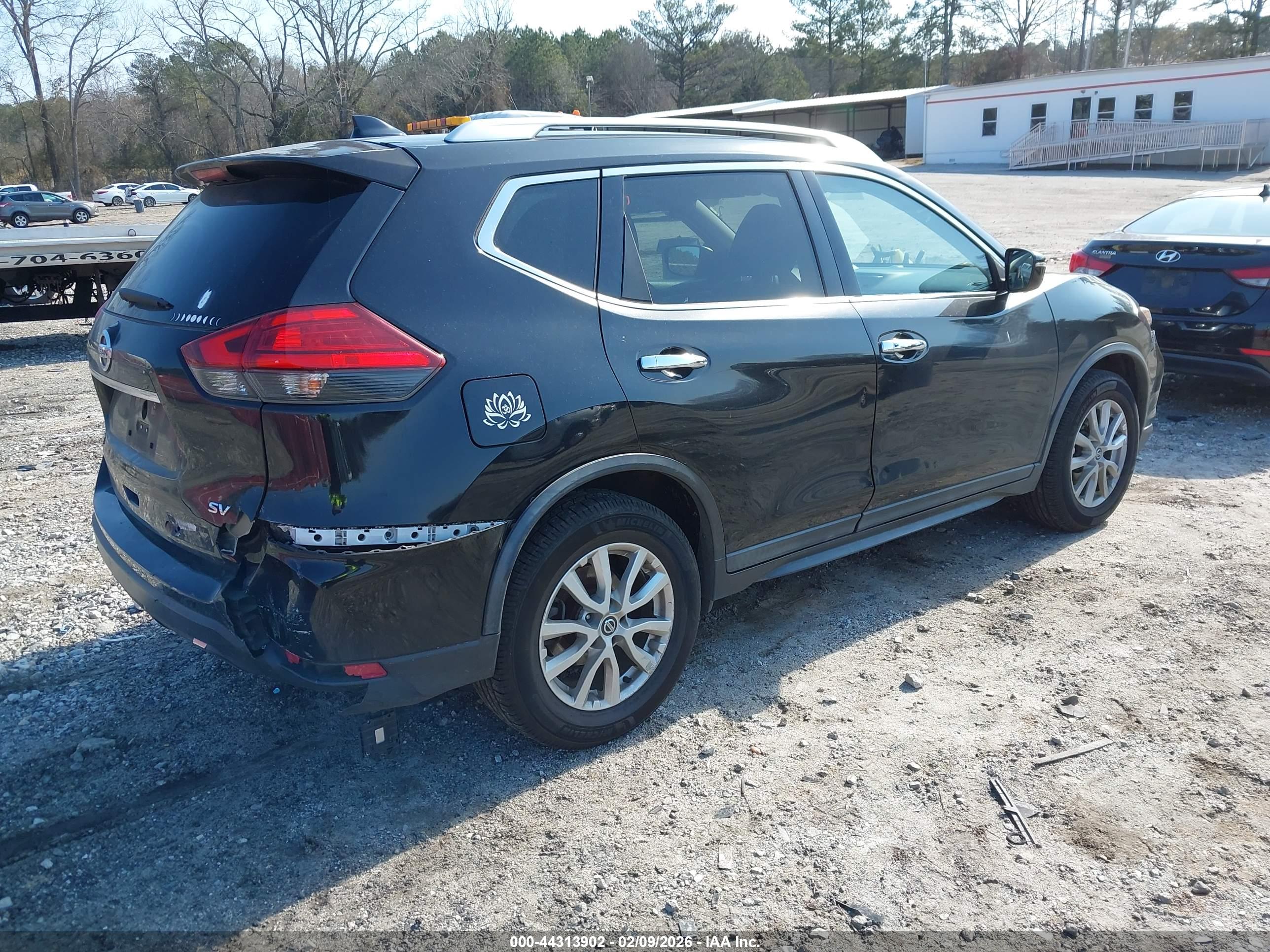 NISSAN ROGUE image 4
