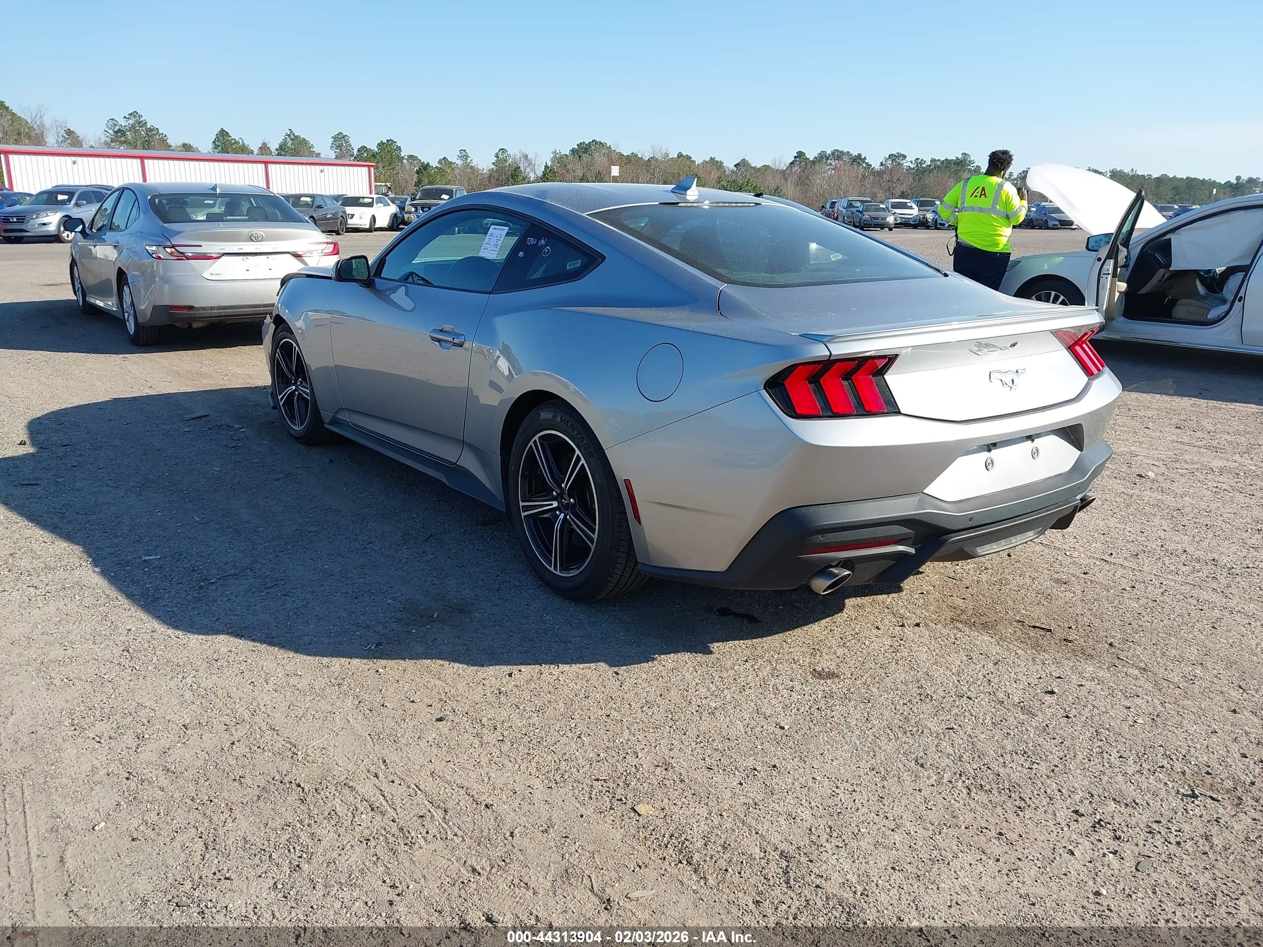 FORD MUSTANG image 3
