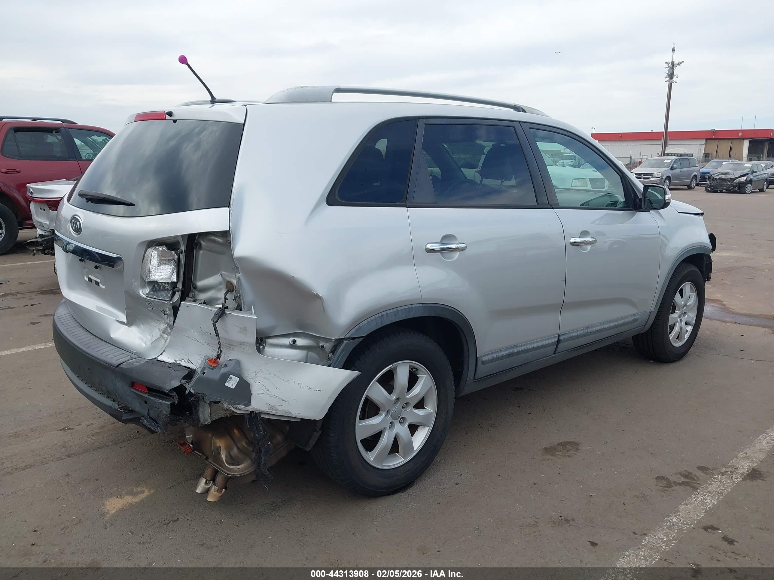 KIA SORENTO image 4