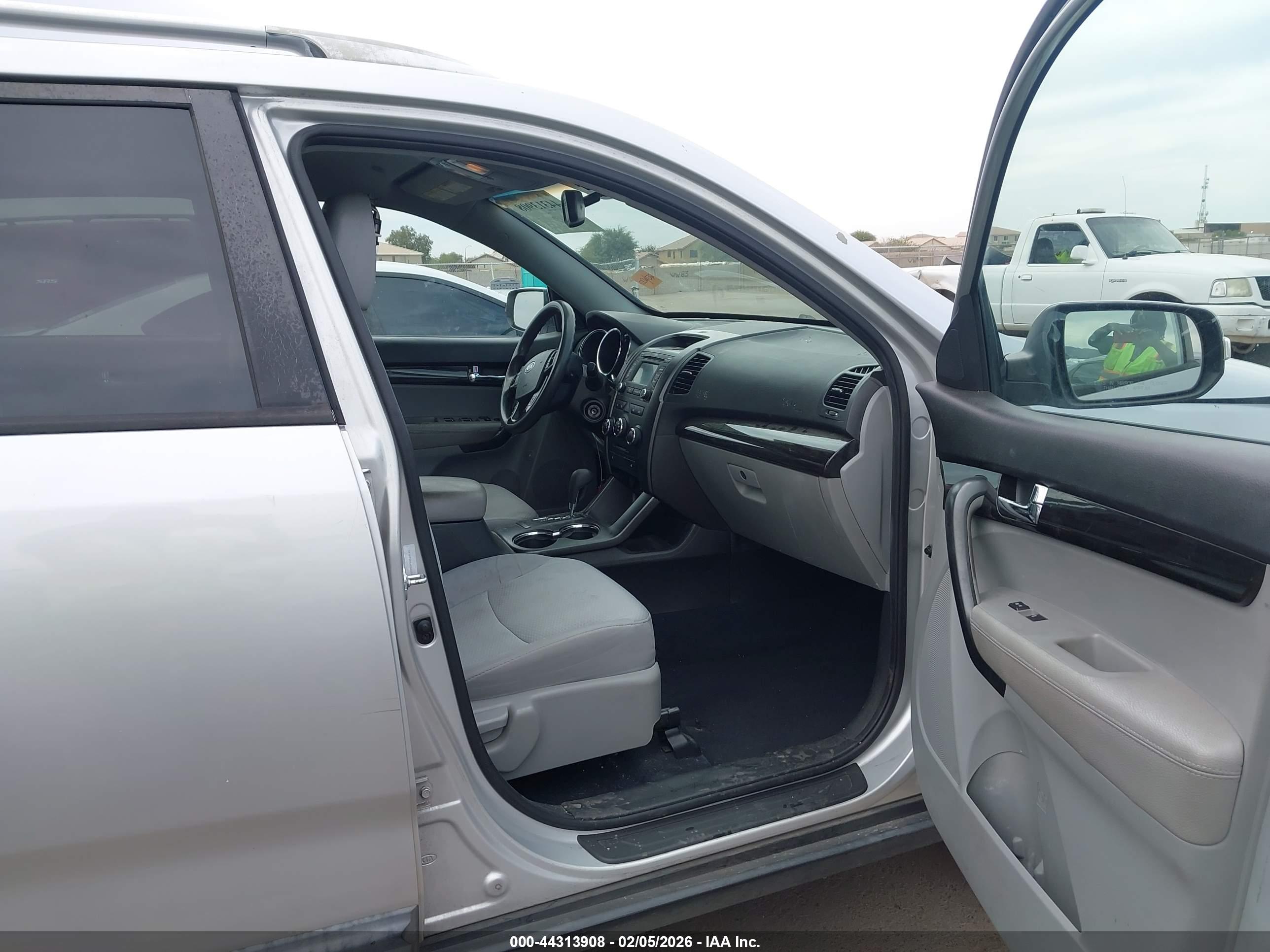 KIA SORENTO image 5