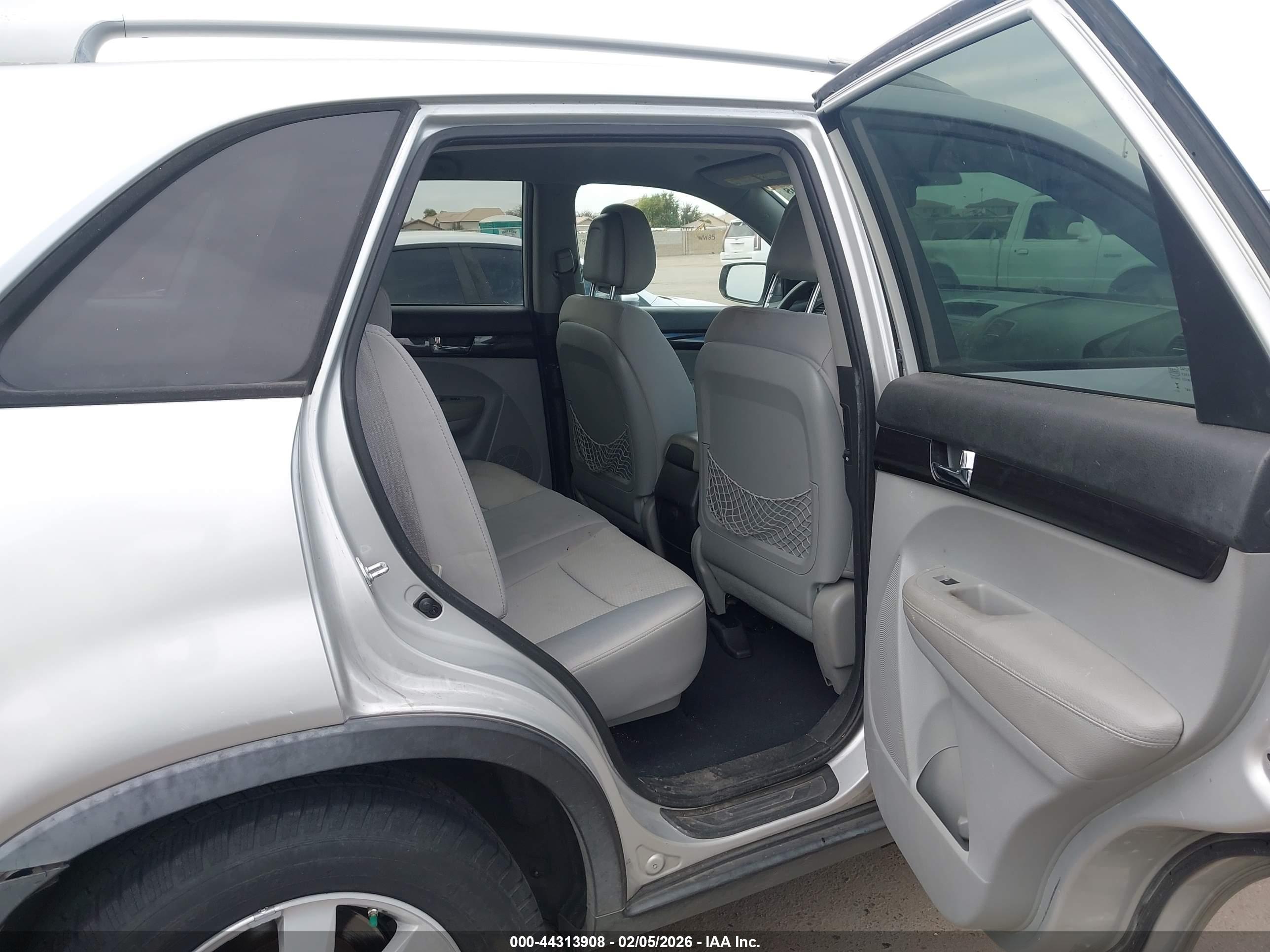 KIA SORENTO image 8