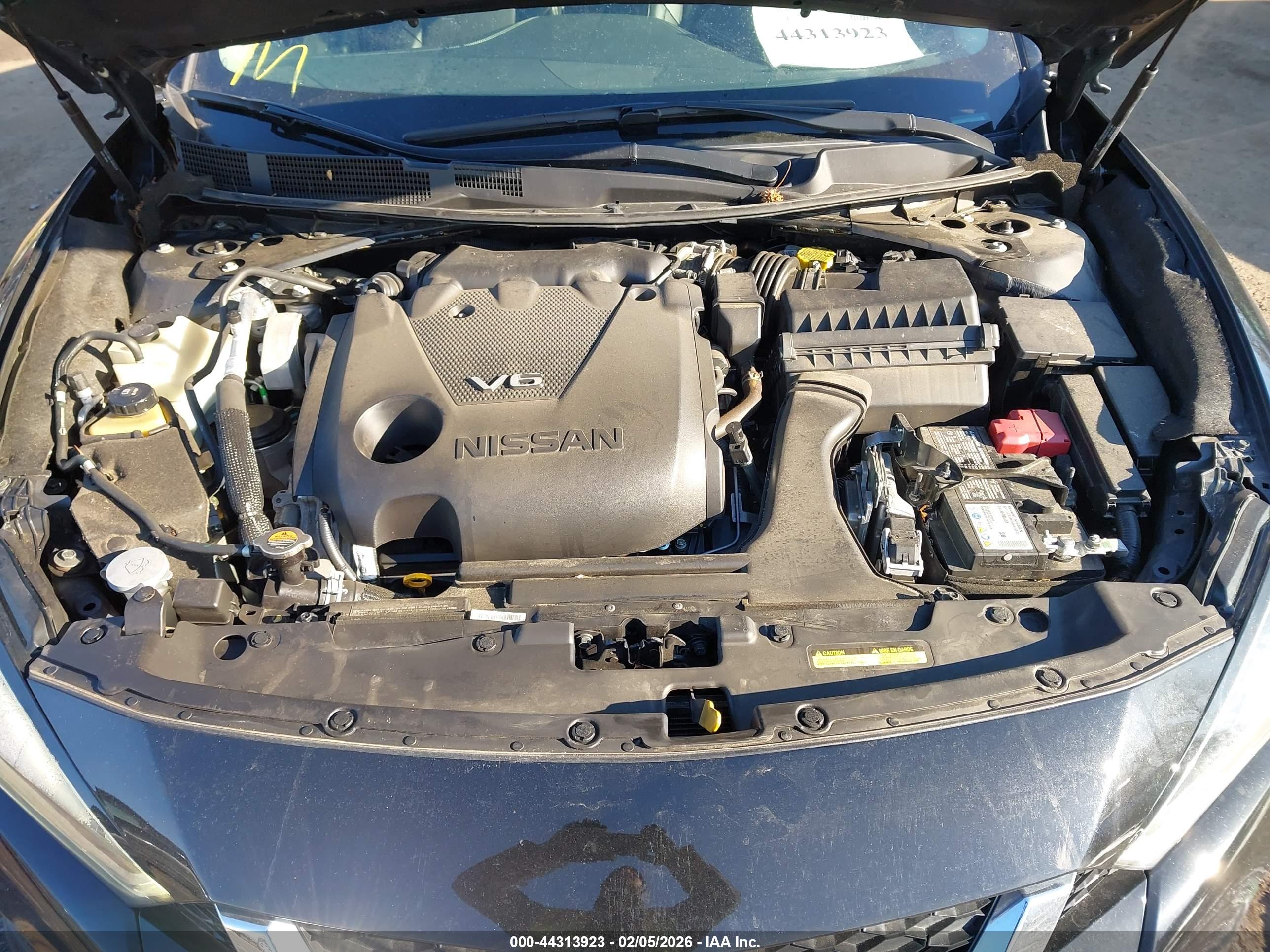 NISSAN MAXIMA image 10