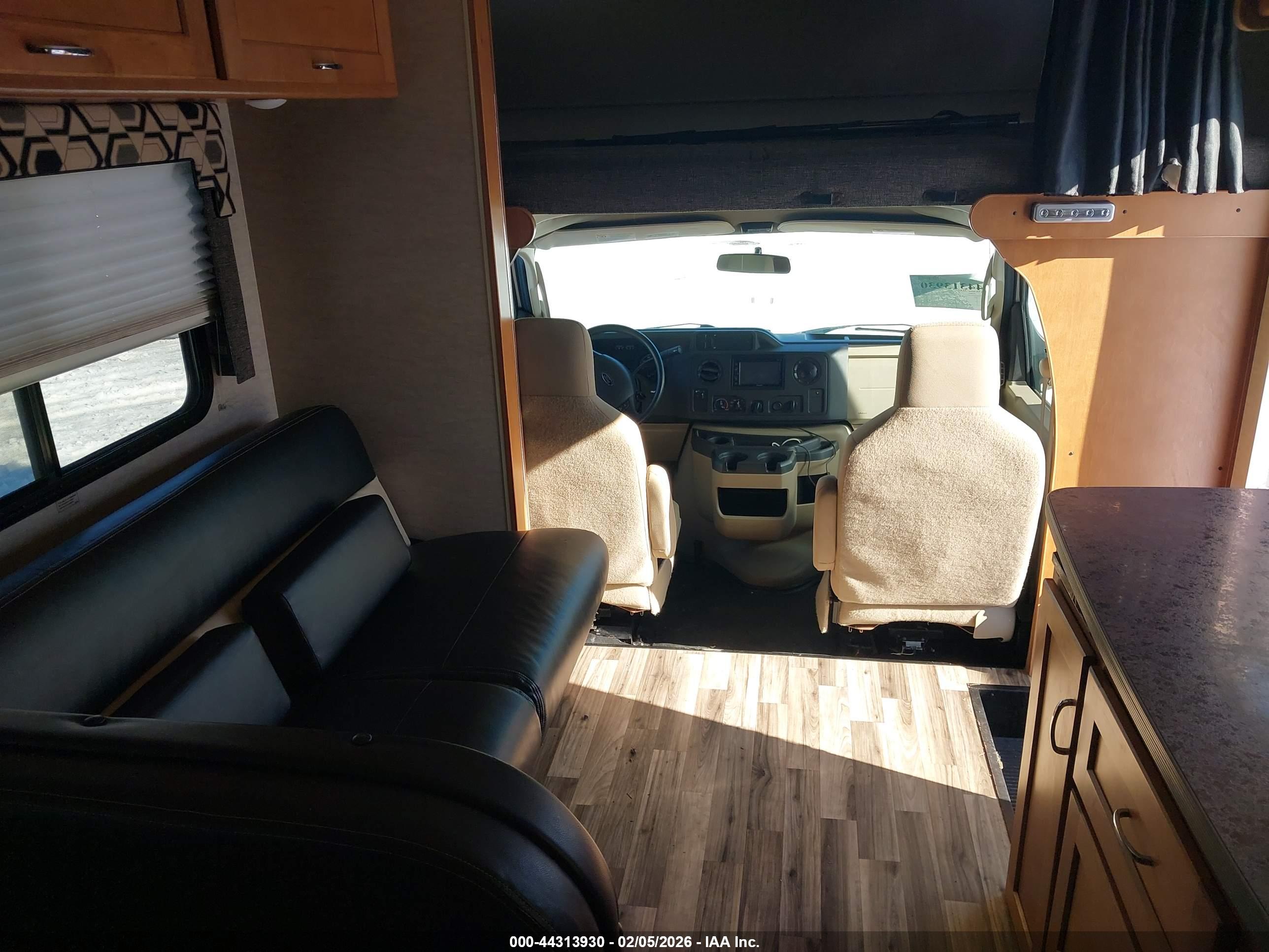 FORD E-450 image 7