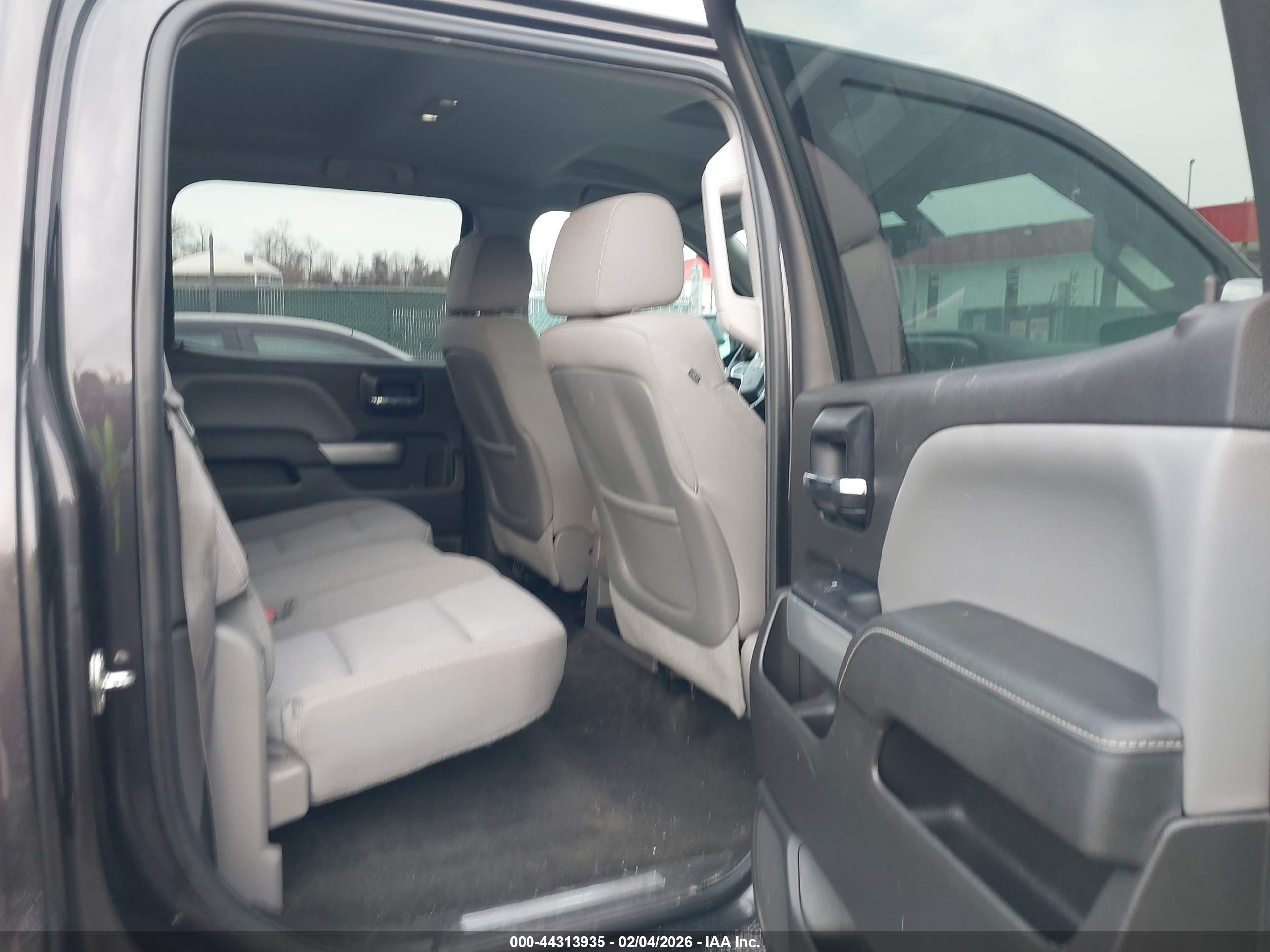 CHEVROLET SILVERADO image 8