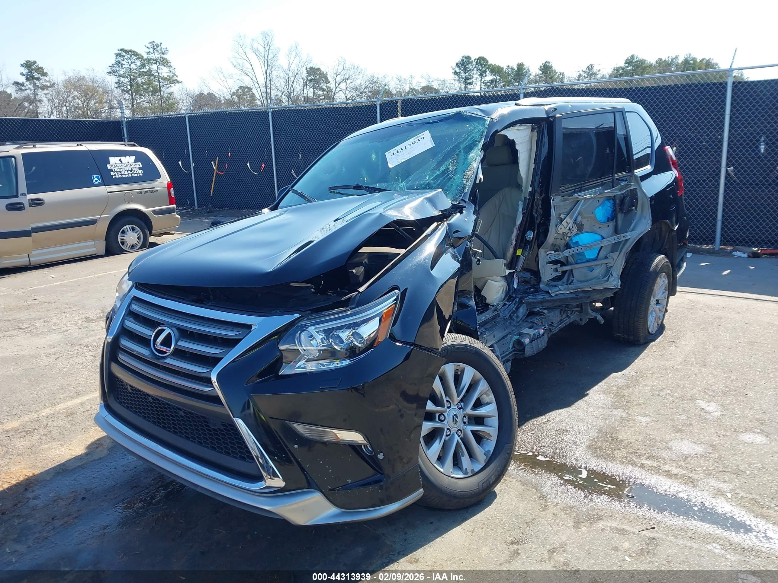 LEXUS GX image 2