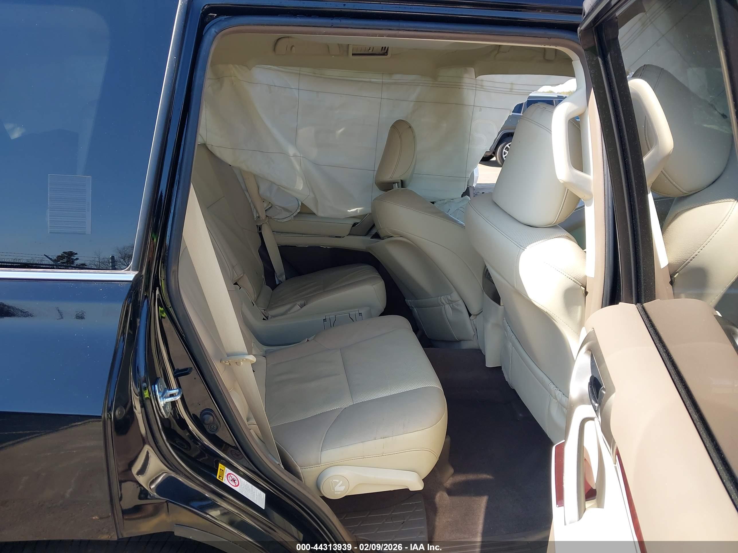 LEXUS GX image 8