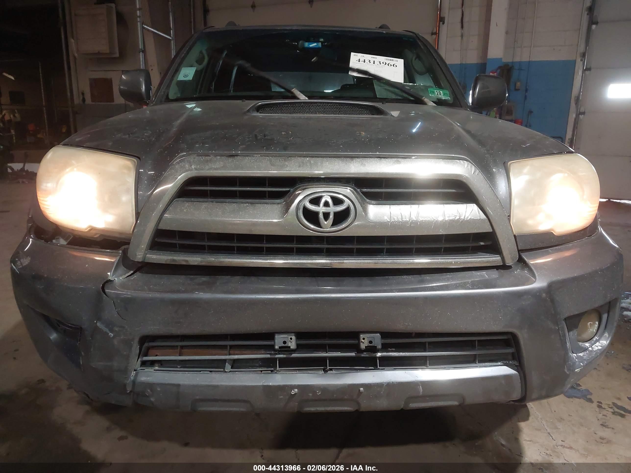 TOYOTA 4RUNNER image 6