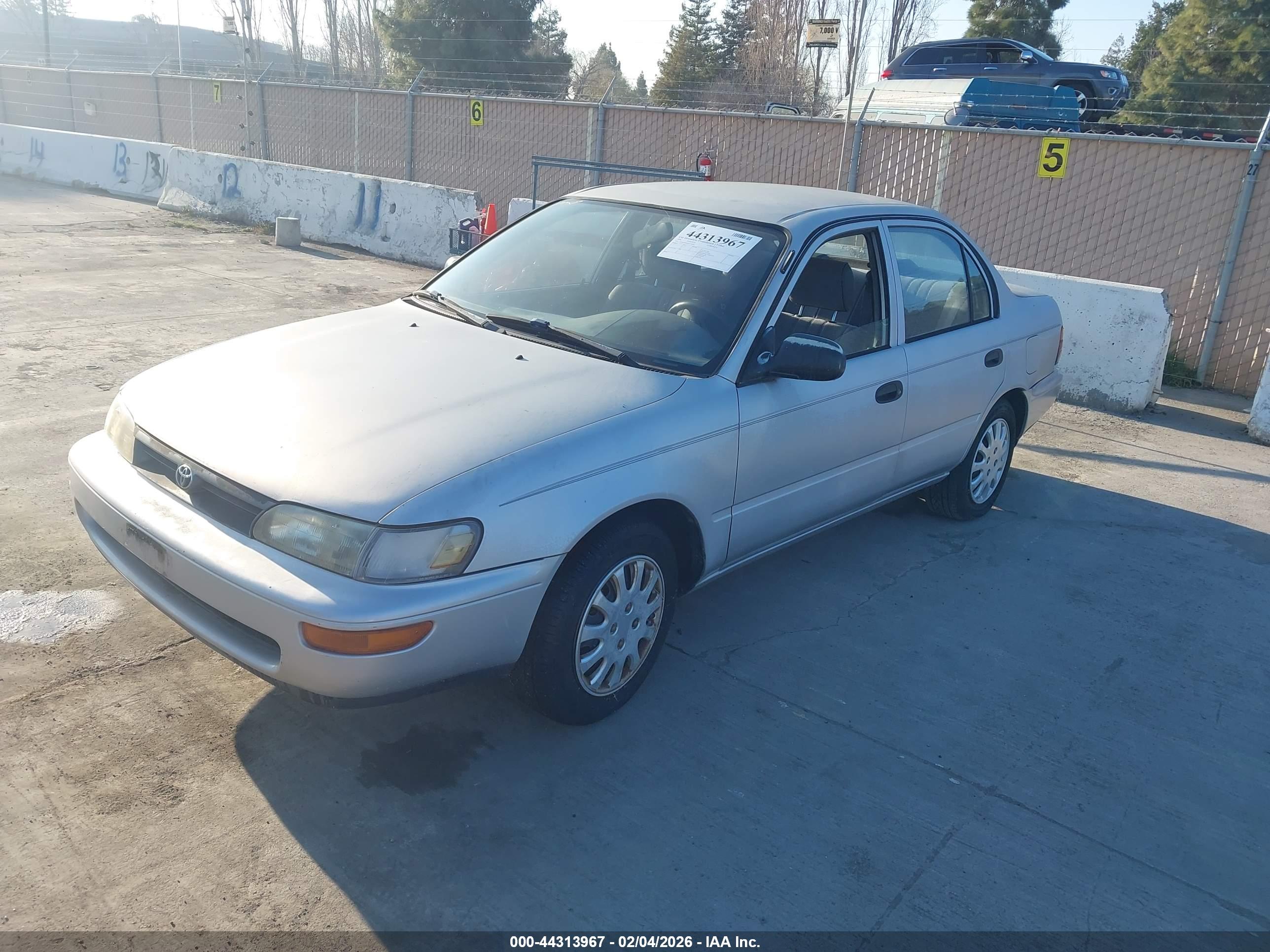 TOYOTA COROLLA image 2