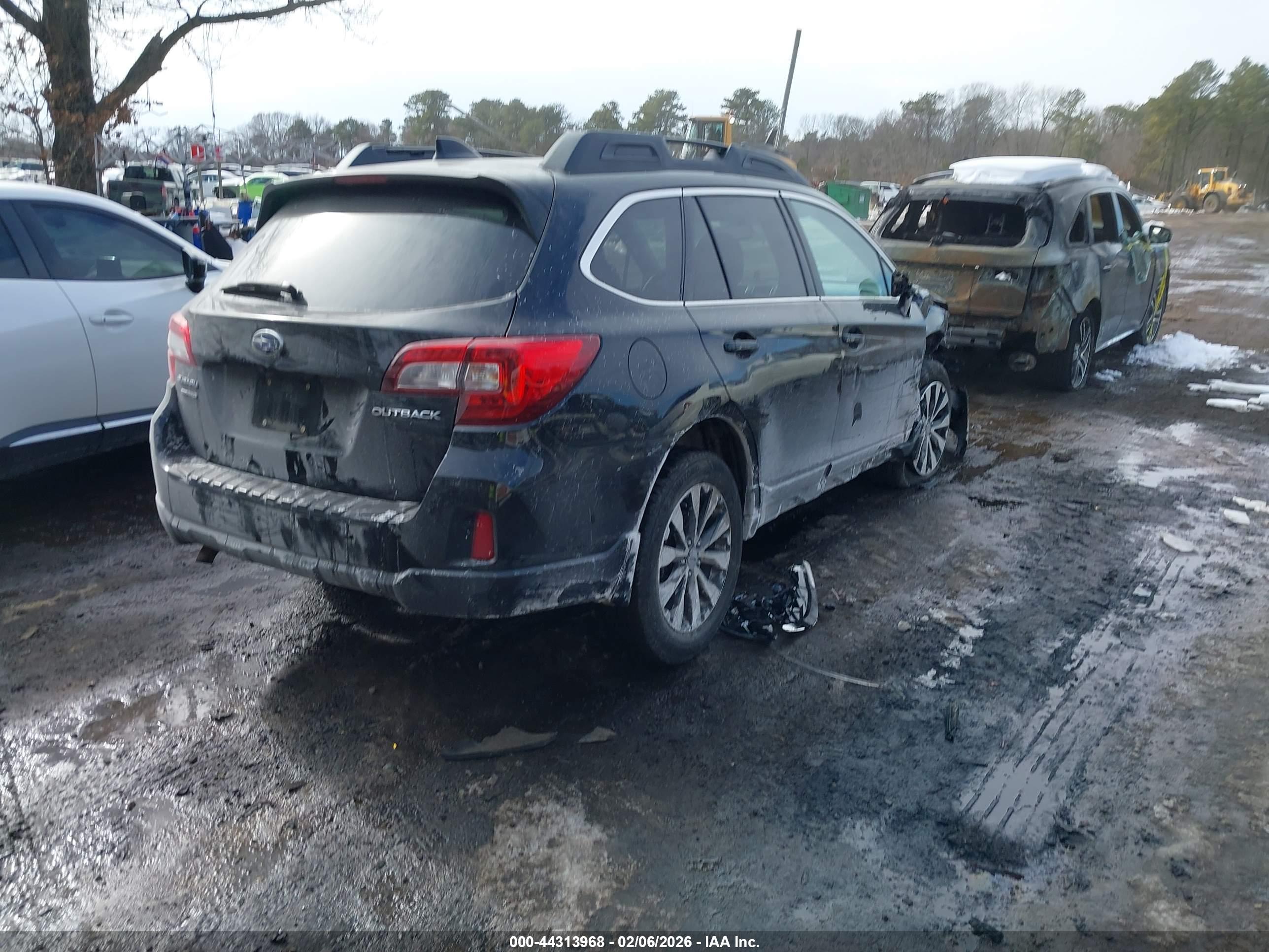 SUBARU OUTBACK image 4