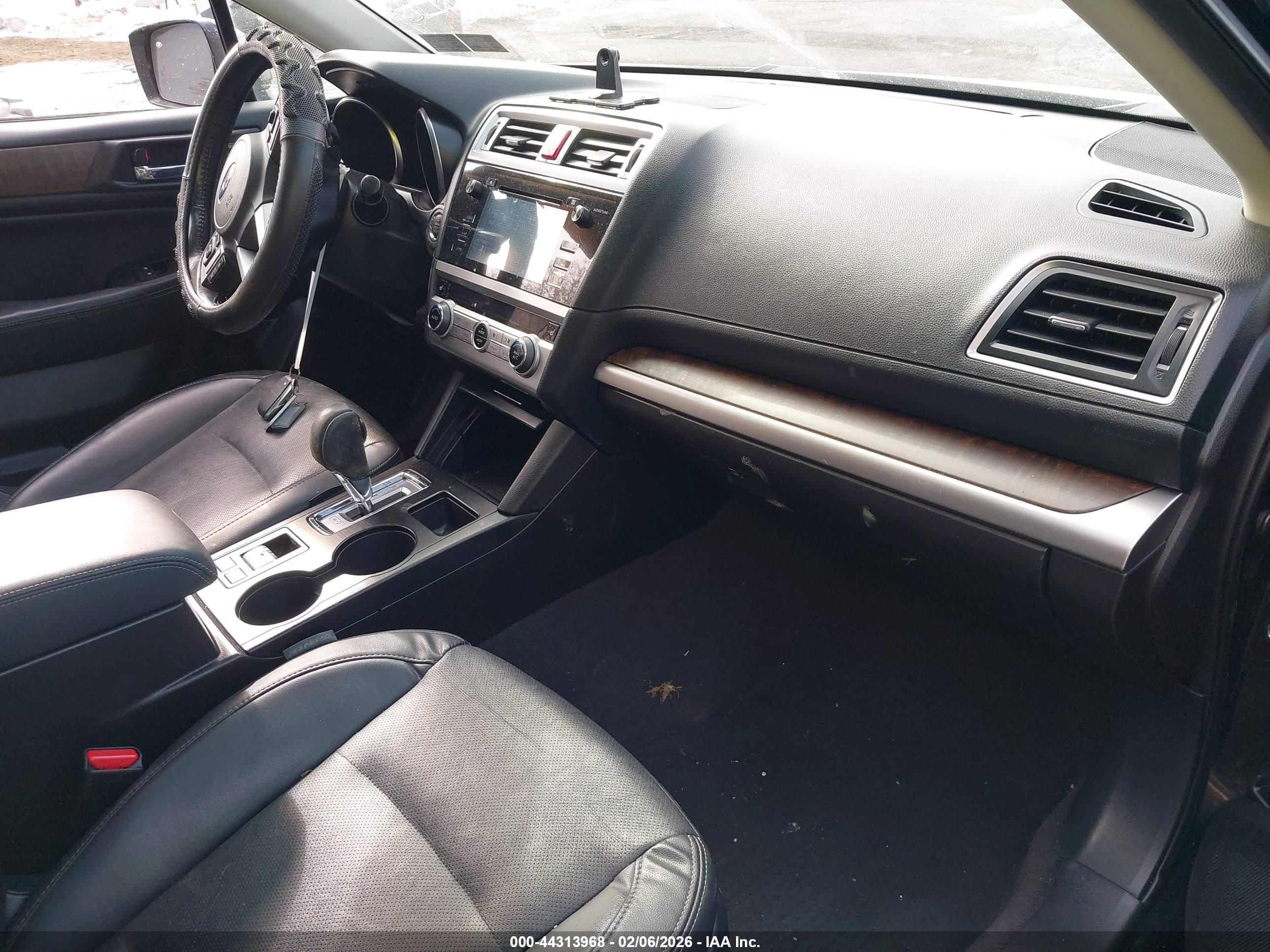 SUBARU OUTBACK image 5