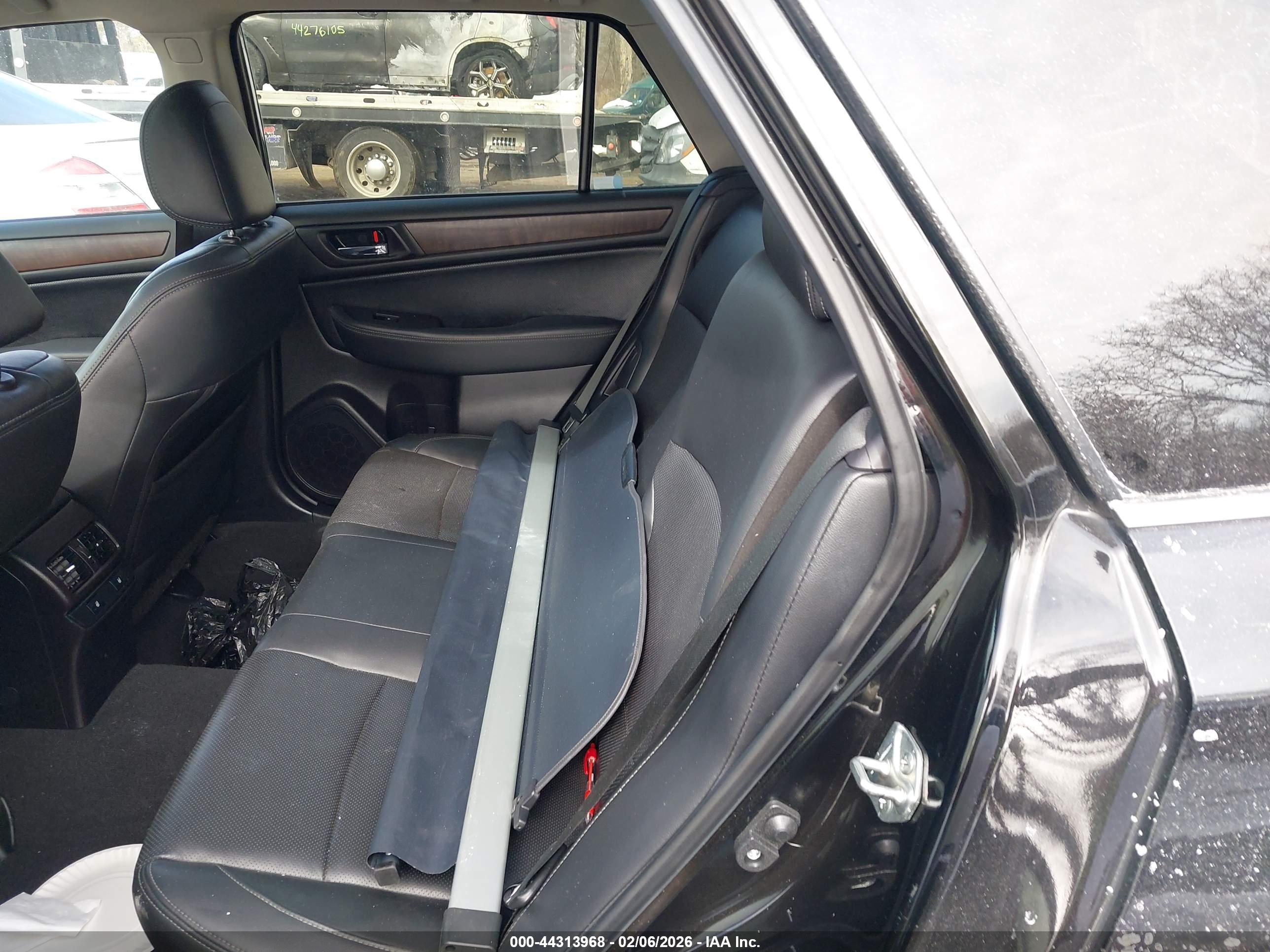 SUBARU OUTBACK image 8
