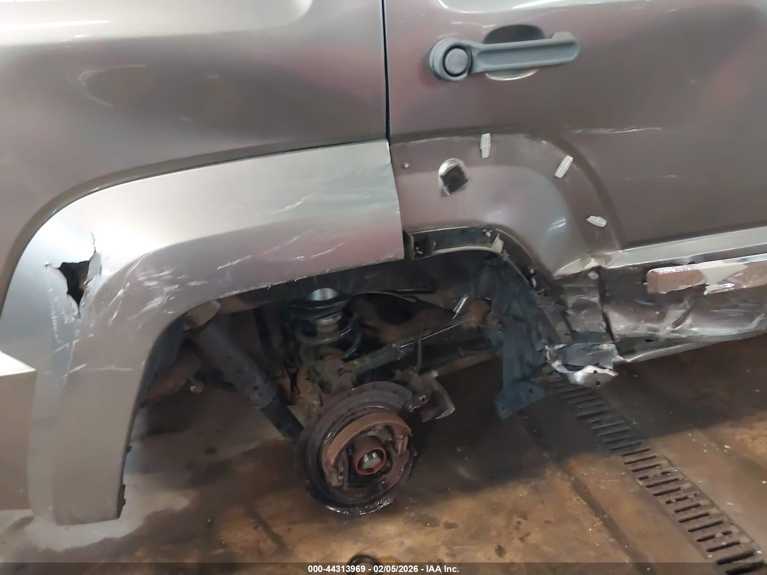 JEEP LIBERTY image 6