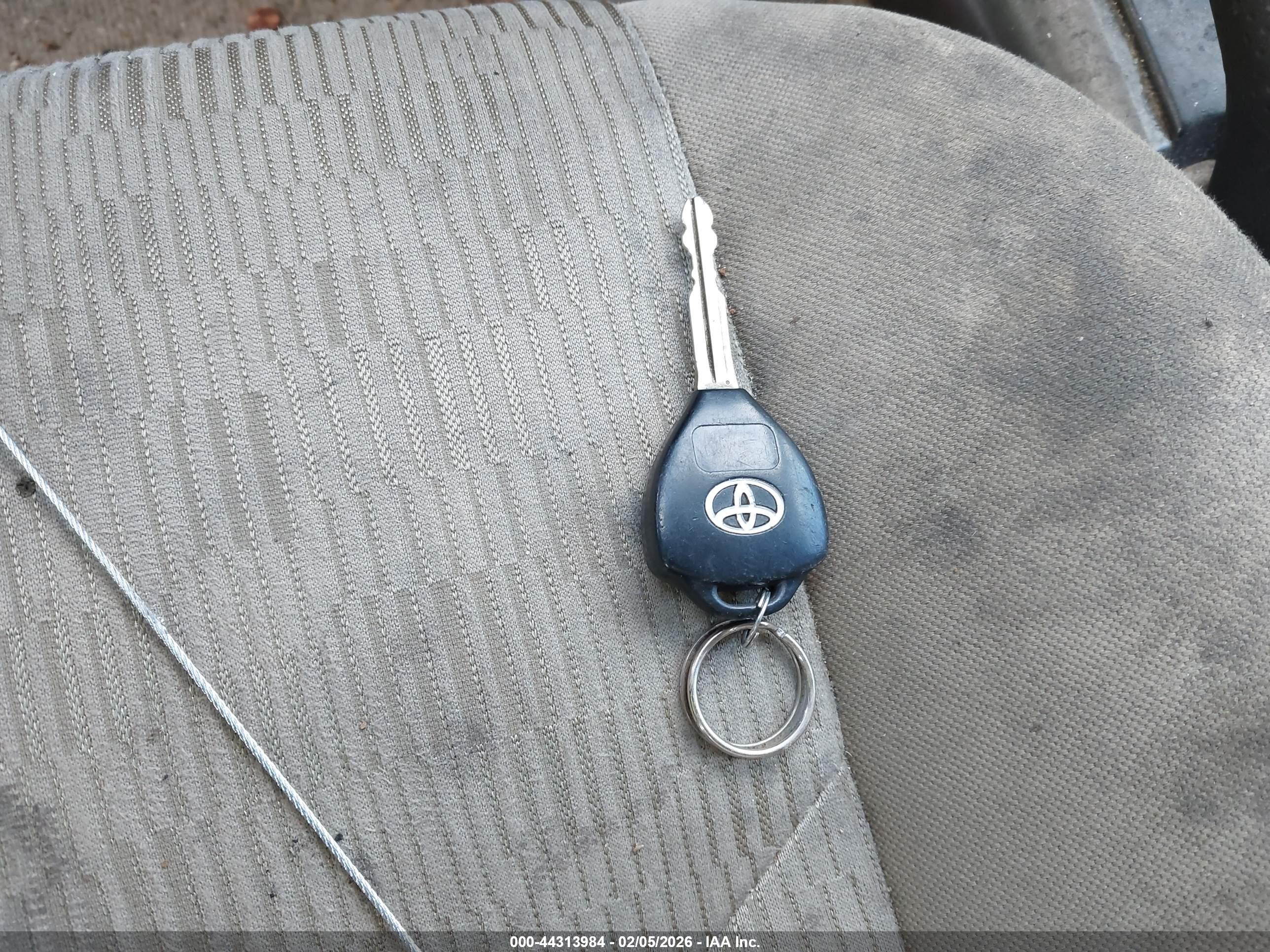TOYOTA RAV4 image 11