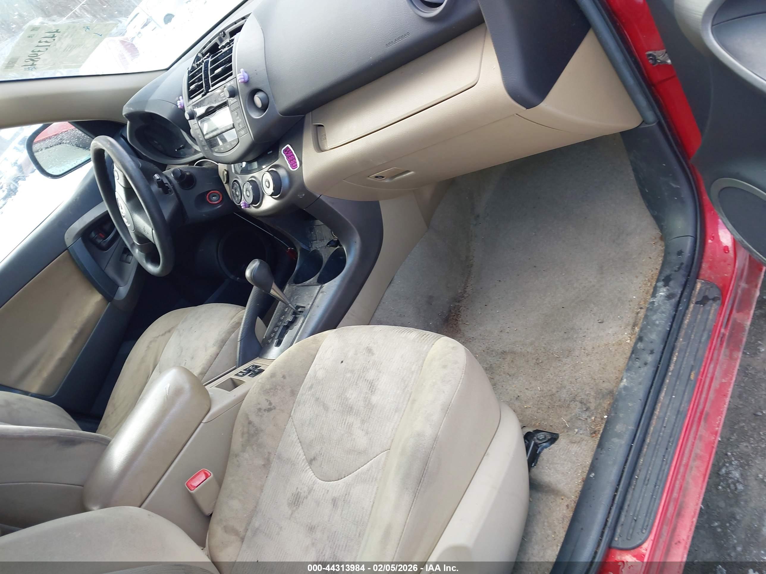 TOYOTA RAV4 image 5