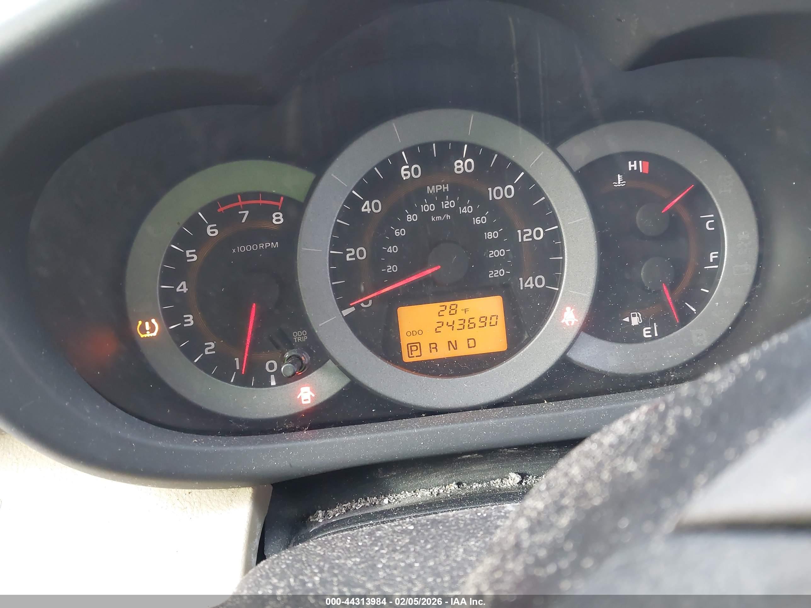 TOYOTA RAV4 image 7