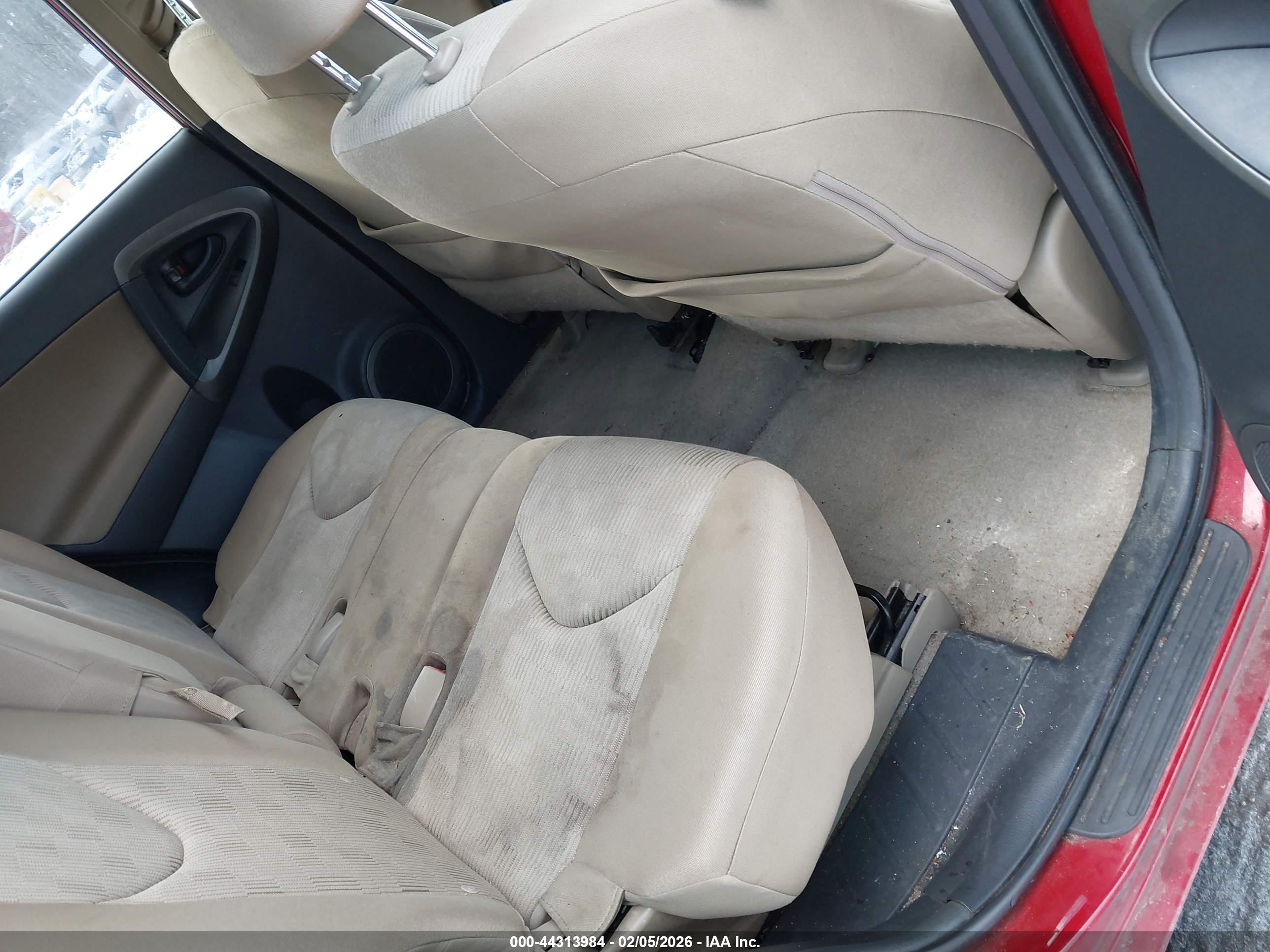 TOYOTA RAV4 image 8