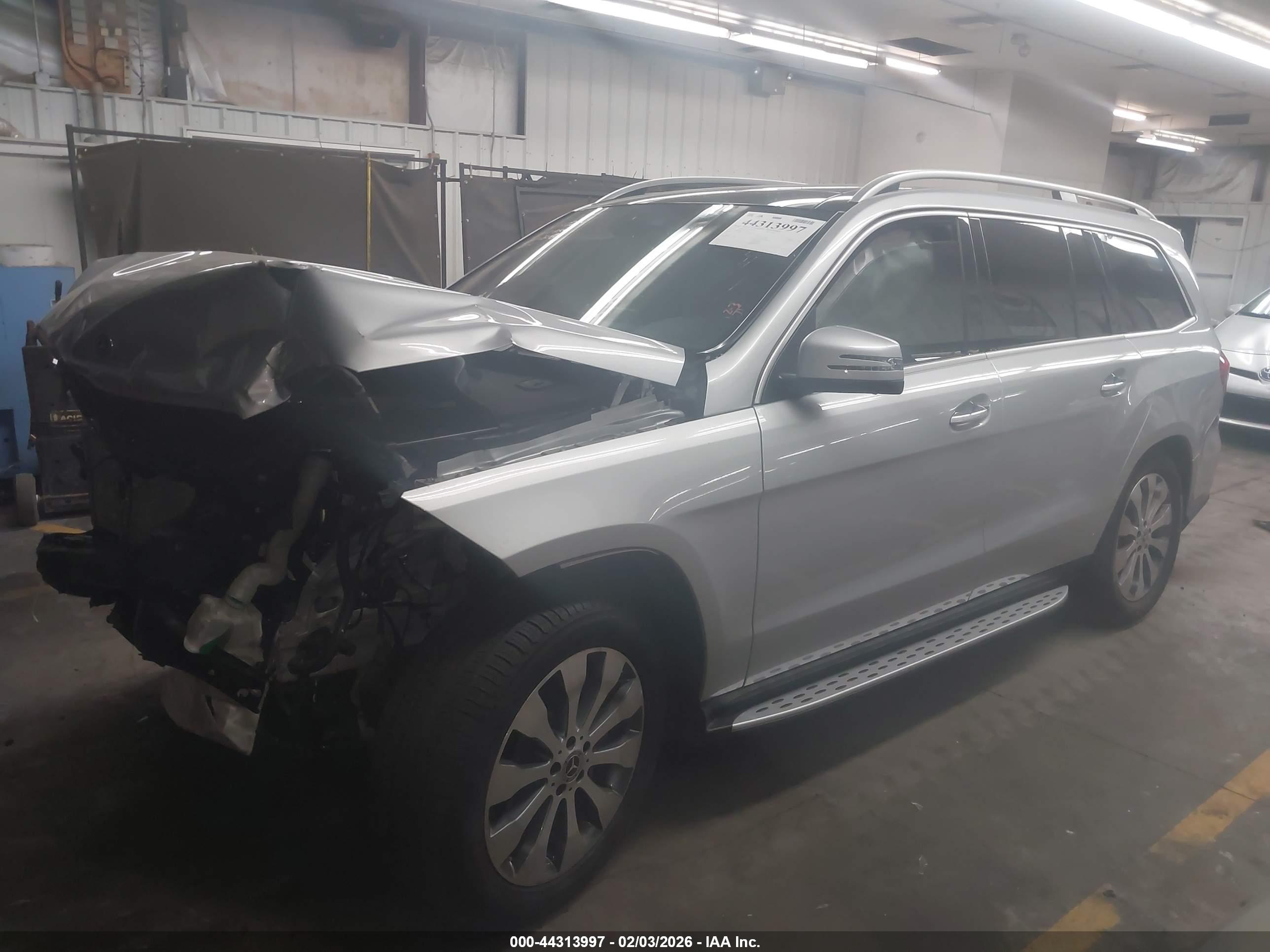 MERCEDES-BENZ GLS image 2