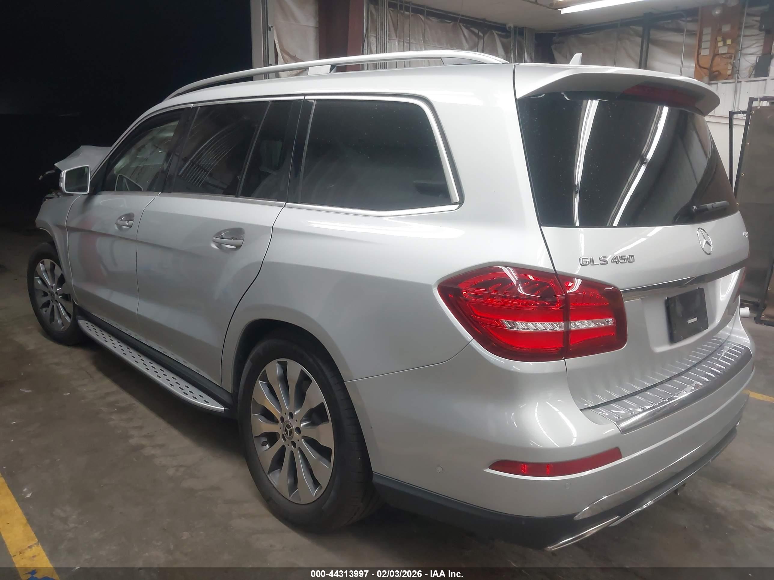 MERCEDES-BENZ GLS image 3