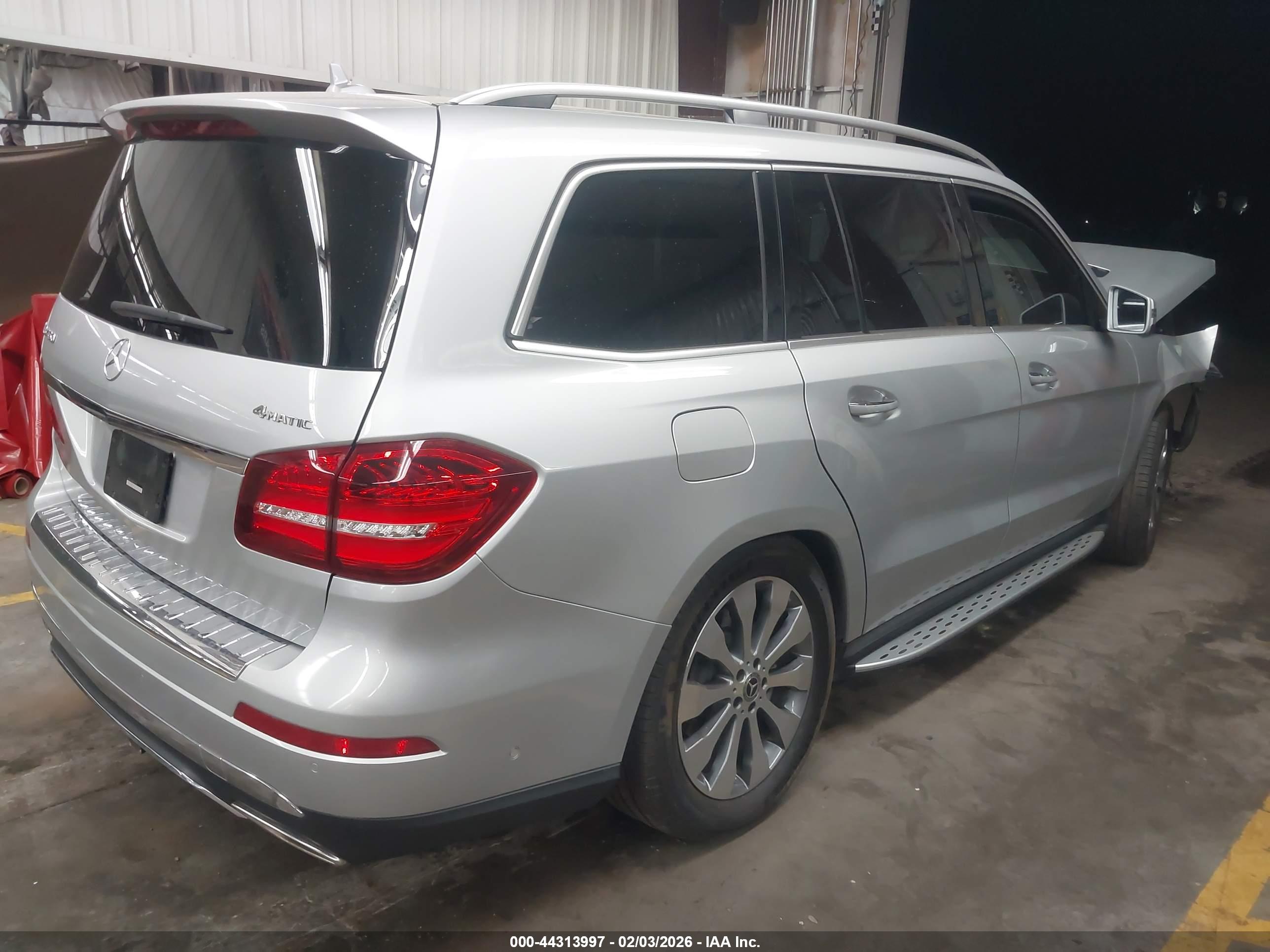 MERCEDES-BENZ GLS image 4