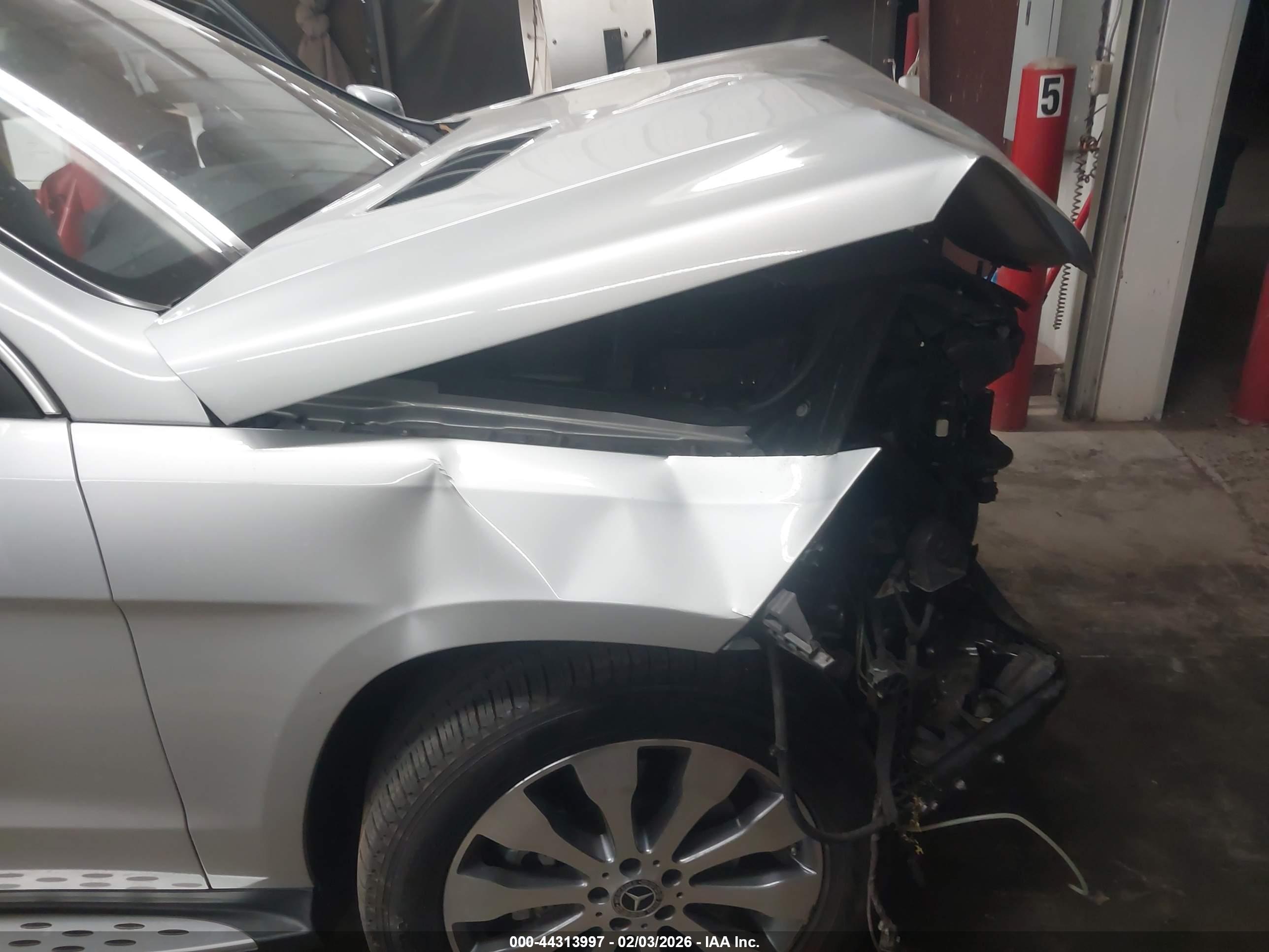 MERCEDES-BENZ GLS image 6