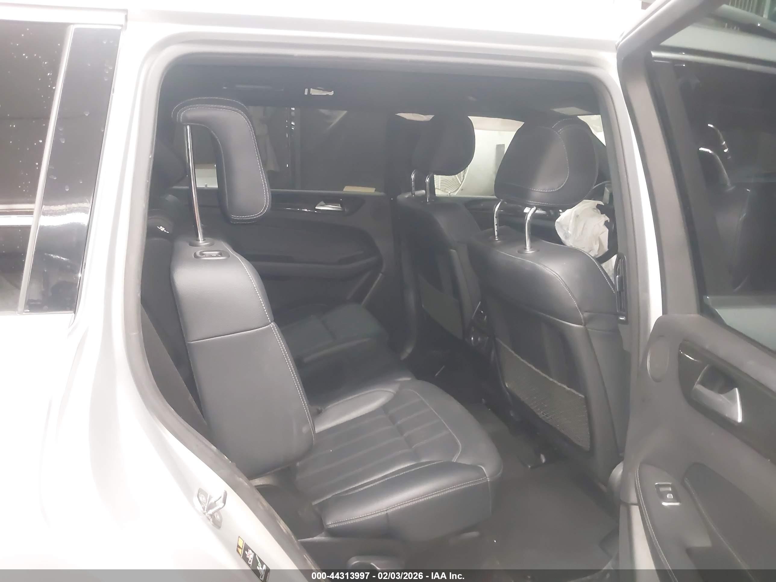 MERCEDES-BENZ GLS image 8