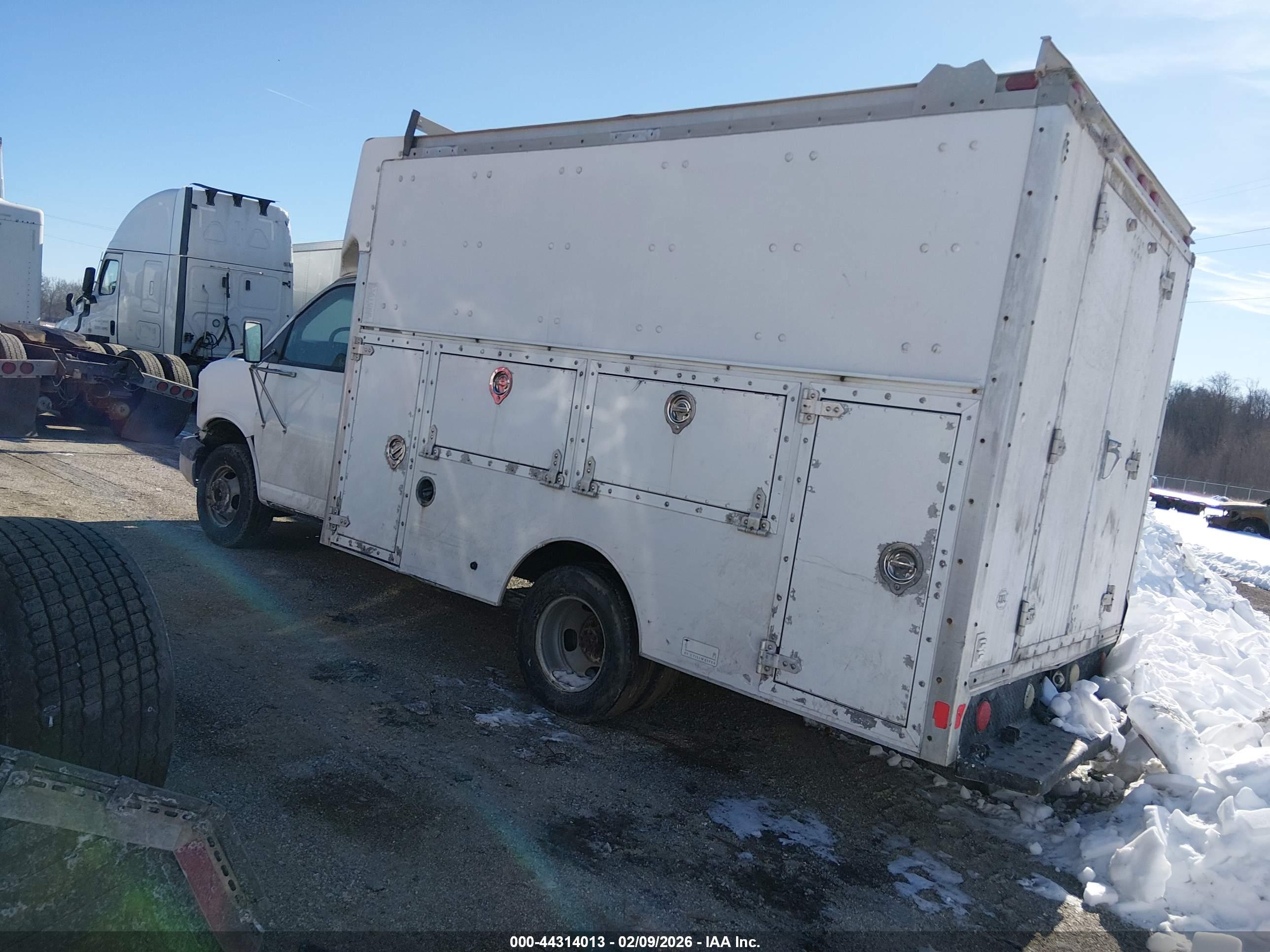 GMC SAVANA image 3