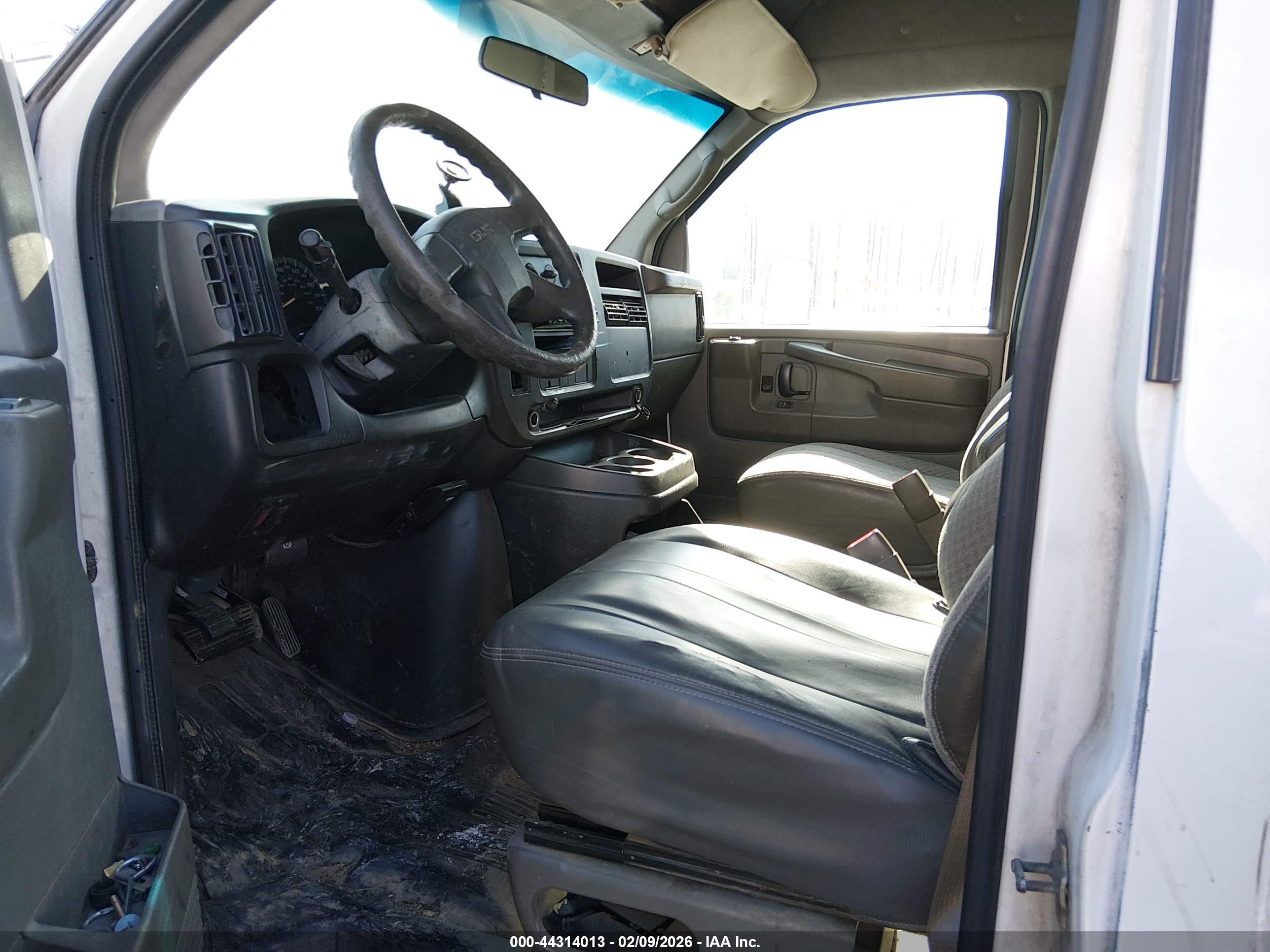 GMC SAVANA image 8
