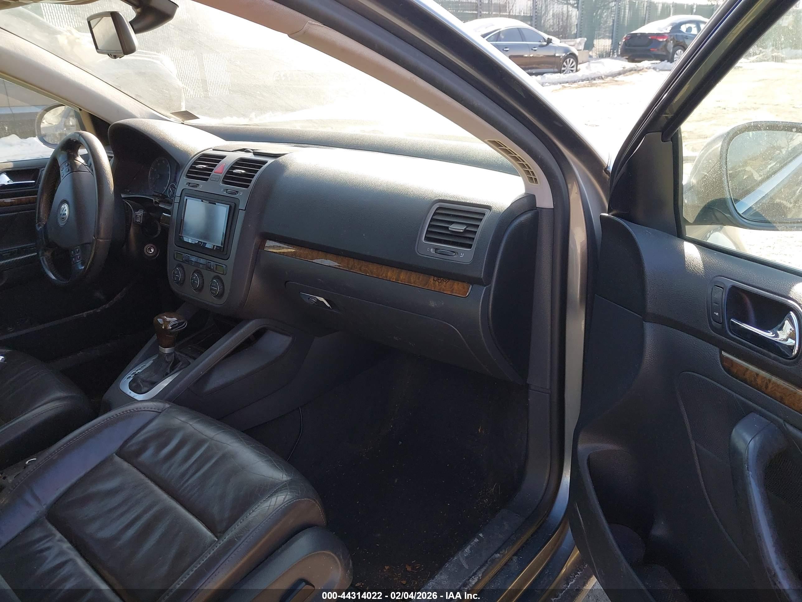 VOLKSWAGEN JETTA image 5
