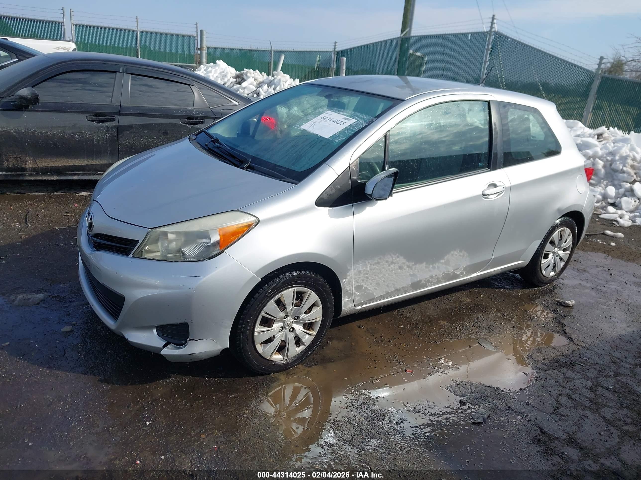 TOYOTA YARIS image 2