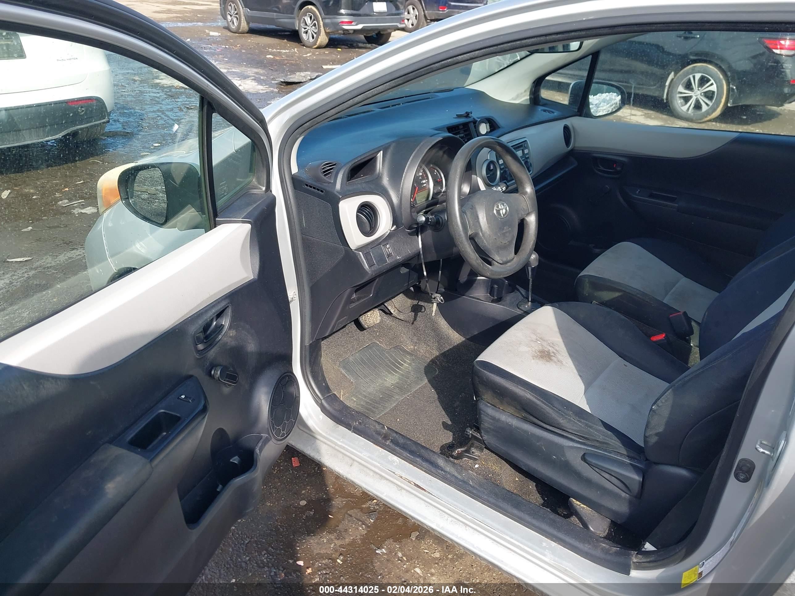 TOYOTA YARIS image 5