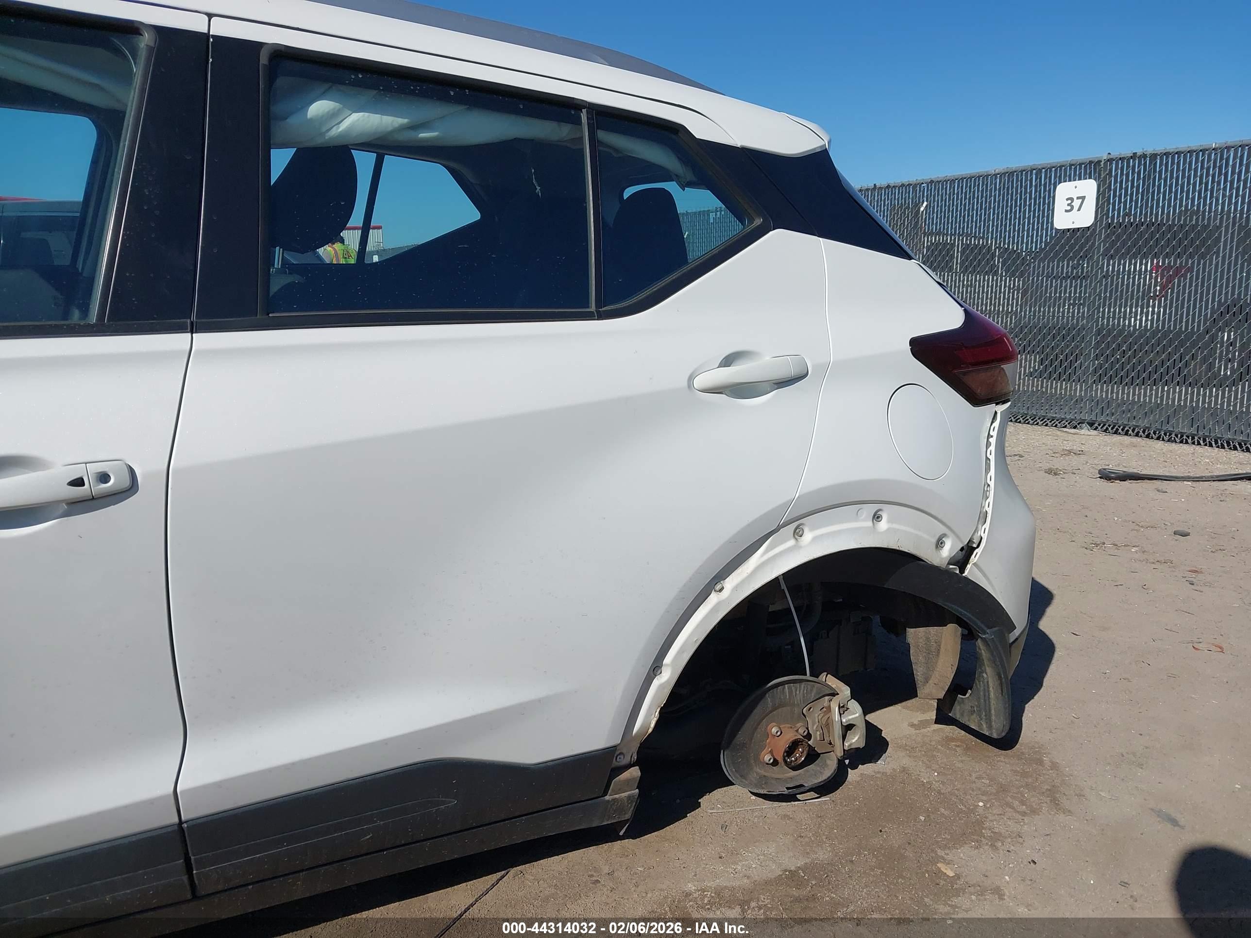 NISSAN KICKS image 6