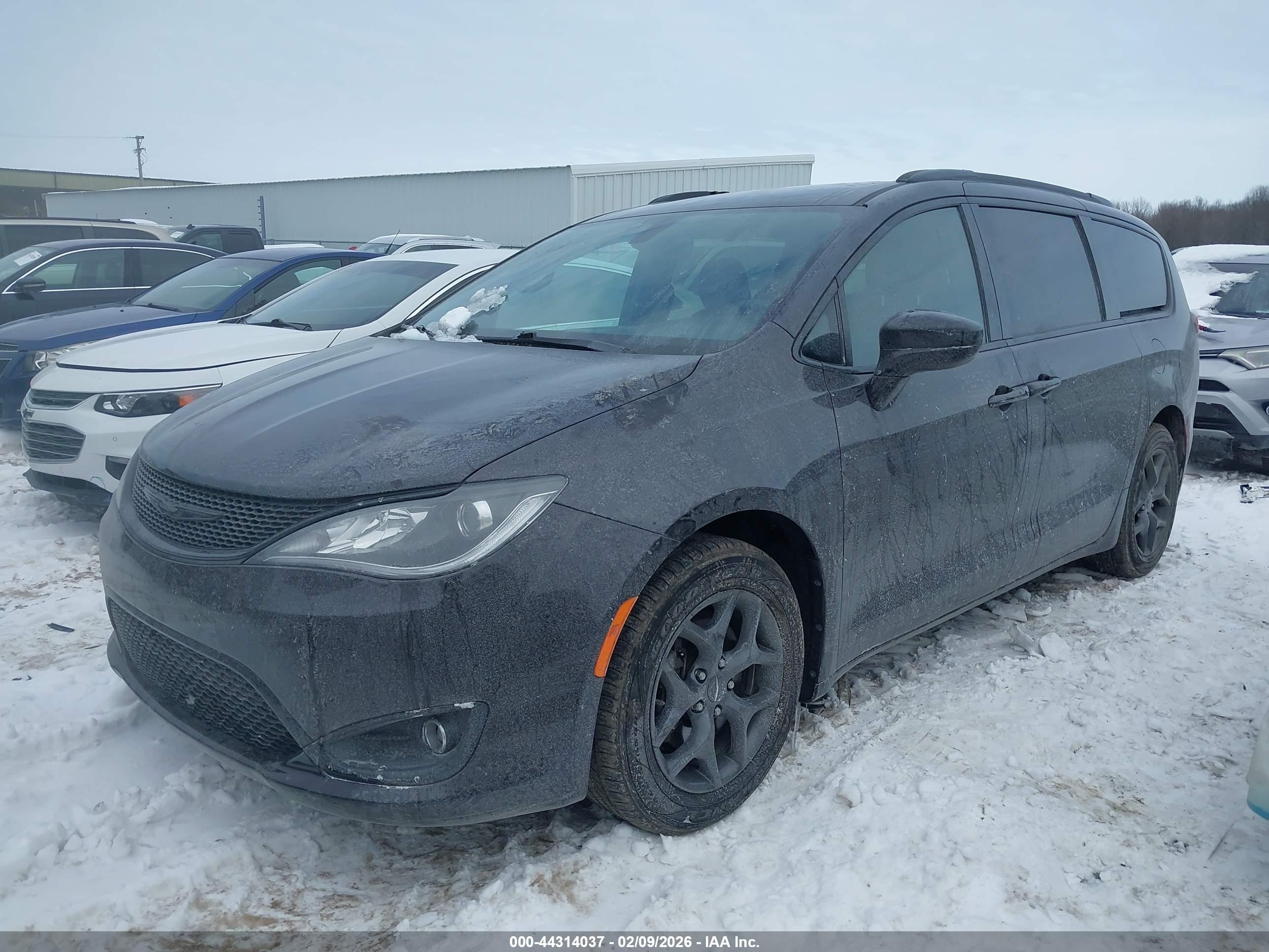 CHRYSLER PACIFICA image 2