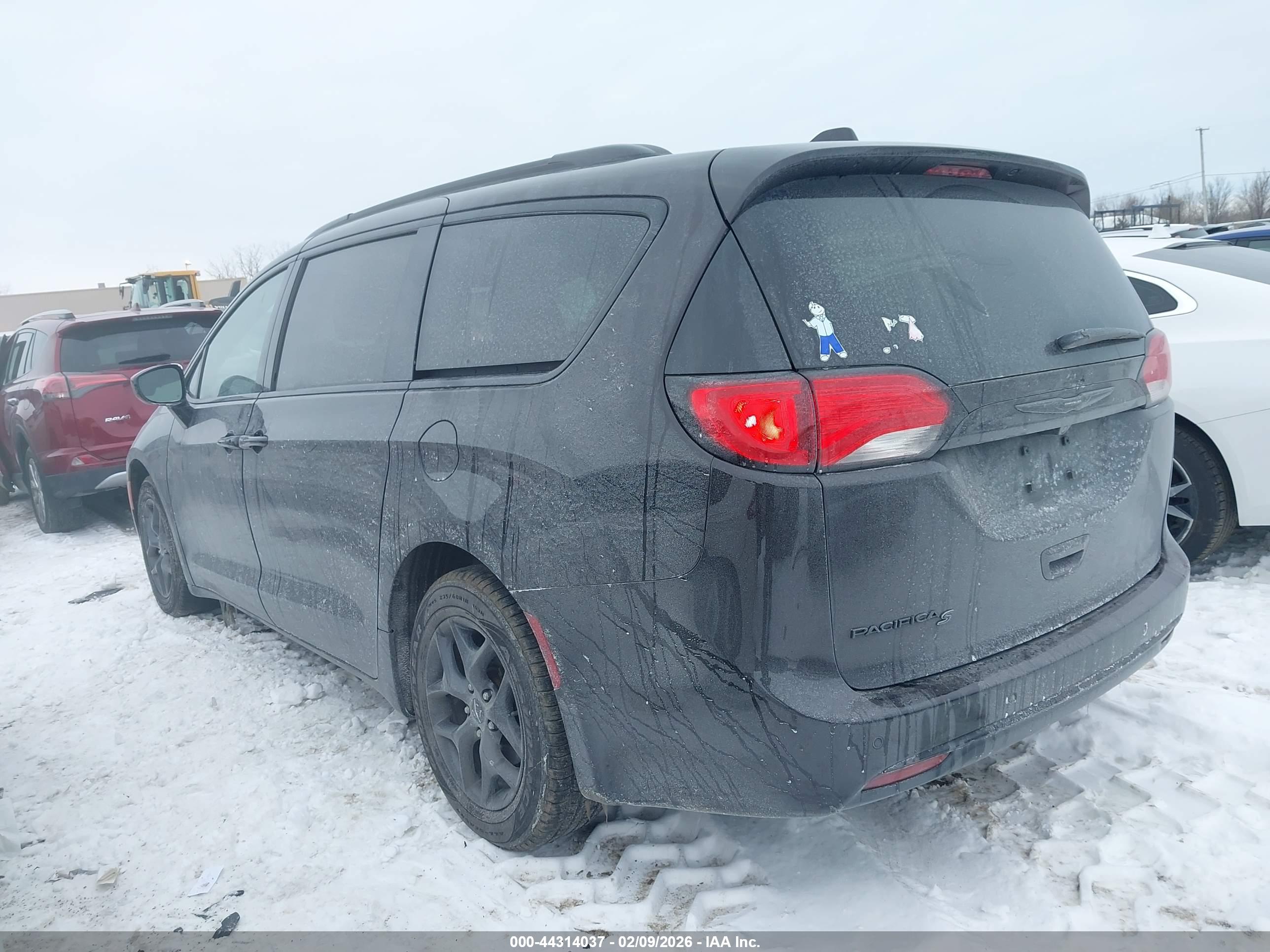CHRYSLER PACIFICA image 3