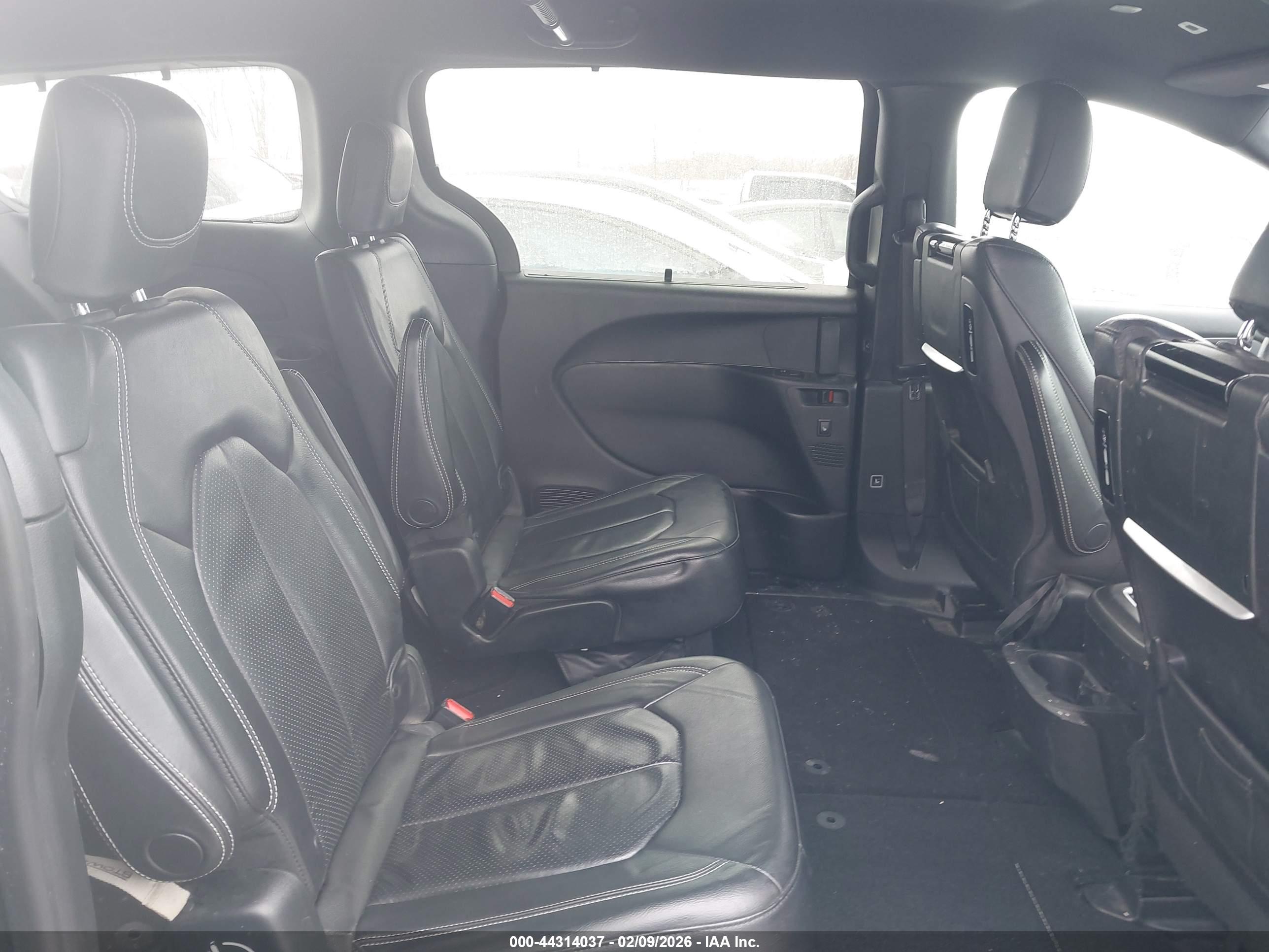 CHRYSLER PACIFICA image 8
