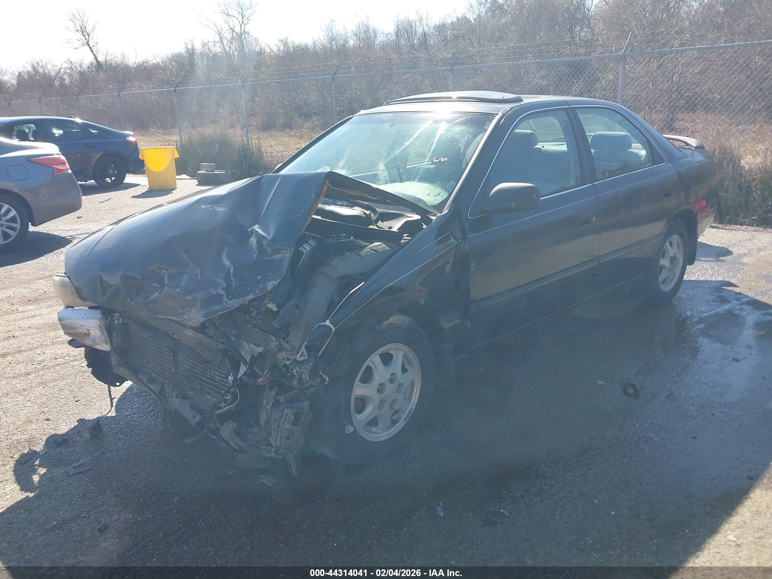 TOYOTA CAMRY image 2