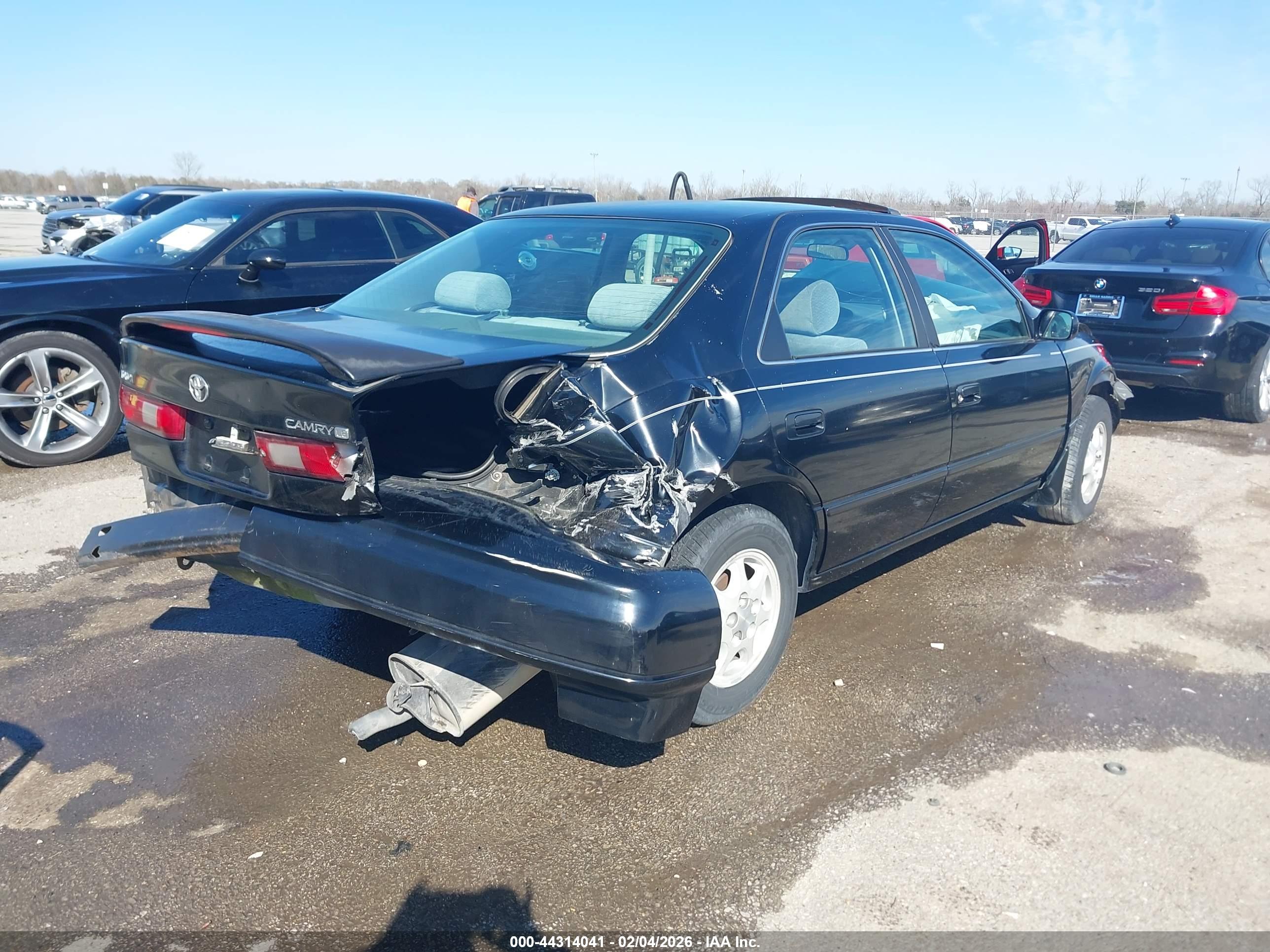 TOYOTA CAMRY image 4